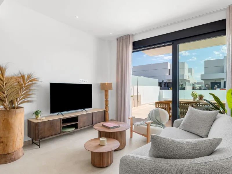 VILLA DE LUJO EN DOLORES DE 3 DORM. 3 BAÑOS. 1 ASEO. PISCINA PRIVADA. 205 M2 DE PARCELA. DOS TERRAZAS. PARKING.