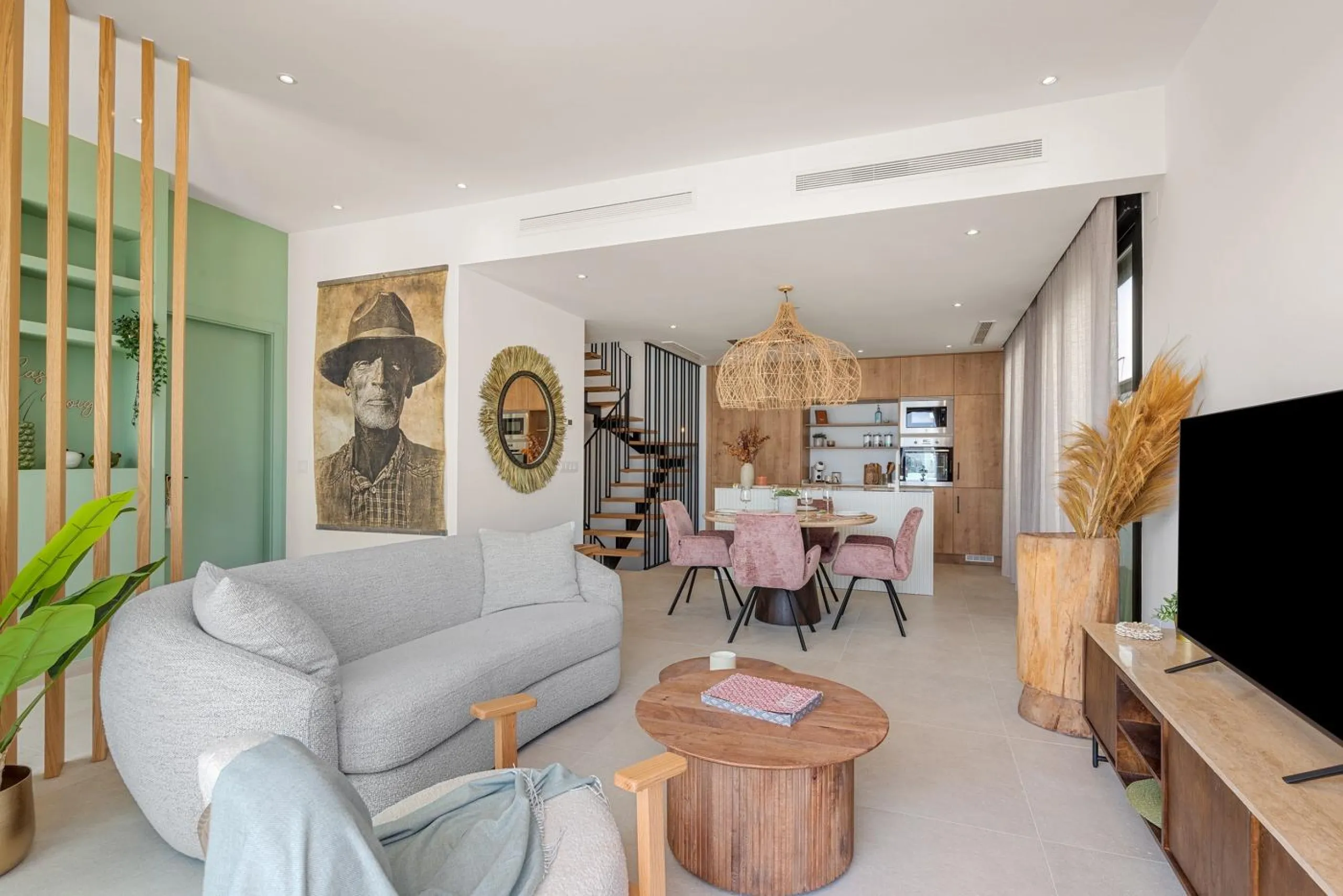 VILLA DE LUJO EN DOLORES DE 3 DORM. 3 BAÑOS. 1 ASEO. PISCINA PRIVADA. 205 M2 DE PARCELA. DOS TERRAZAS. PARKING.