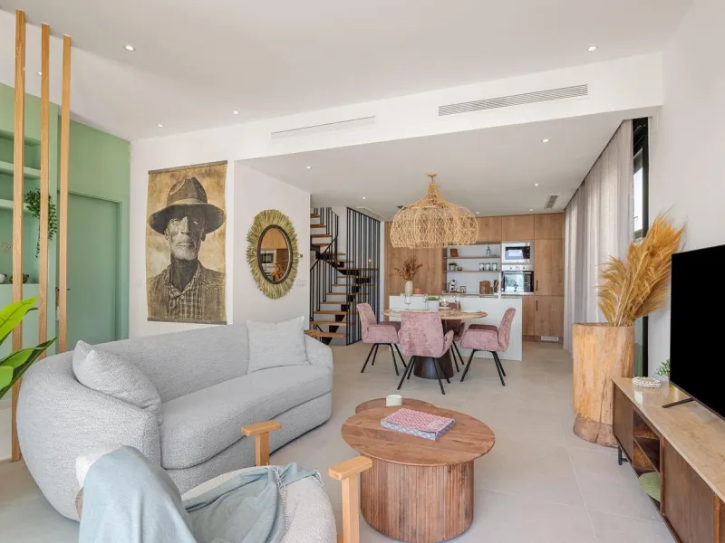VILLA DE LUJO EN DOLORES DE 3 DORM. 3 BAÑOS. 1 ASEO. PISCINA PRIVADA. 205 M2 DE PARCELA. DOS TERRAZAS. PARKING.