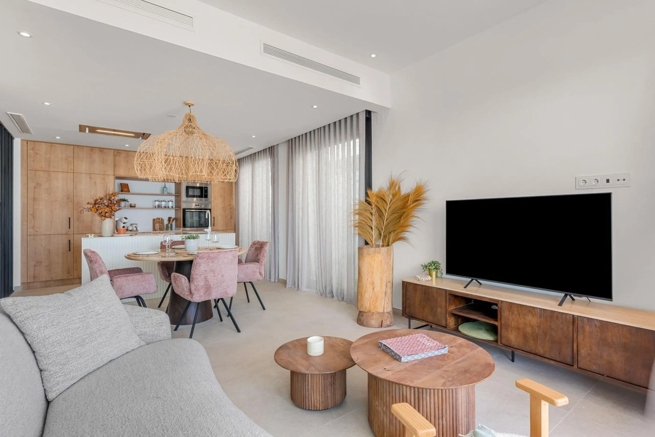 VILLA DE LUJO EN DOLORES DE 3 DORM. 3 BAÑOS. 1 ASEO. PISCINA PRIVADA. 205 M2 DE PARCELA. DOS TERRAZAS. PARKING.
