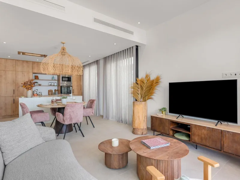 VILLA DE LUJO EN DOLORES DE 3 DORM. 3 BAÑOS. 1 ASEO. PISCINA PRIVADA. 205 M2 DE PARCELA. DOS TERRAZAS. PARKING.