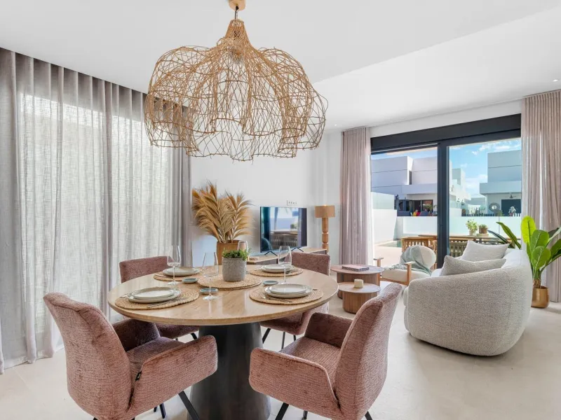 VILLA DE LUJO EN DOLORES DE 3 DORM. 3 BAÑOS. 1 ASEO. PISCINA PRIVADA. 205 M2 DE PARCELA. DOS TERRAZAS. PARKING.
