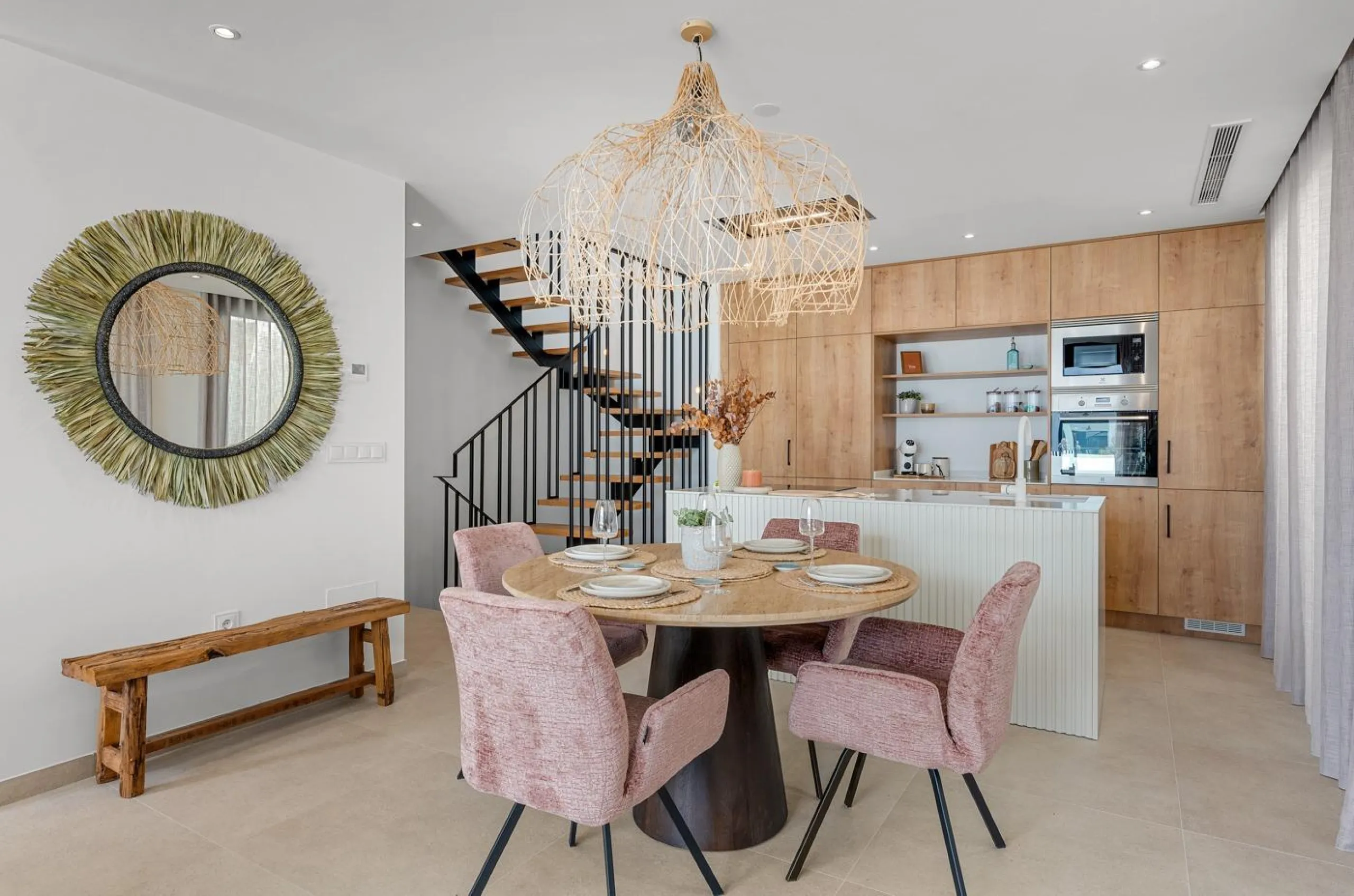 VILLA DE LUJO EN DOLORES DE 3 DORM. 3 BAÑOS. 1 ASEO. PISCINA PRIVADA. 205 M2 DE PARCELA. DOS TERRAZAS. PARKING.