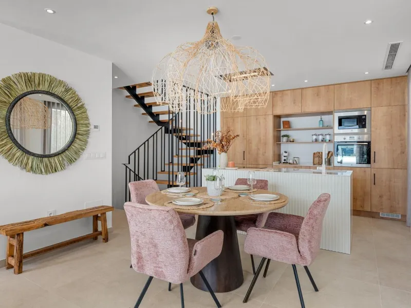 VILLA DE LUJO EN DOLORES DE 3 DORM. 3 BAÑOS. 1 ASEO. PISCINA PRIVADA. 205 M2 DE PARCELA. DOS TERRAZAS. PARKING.