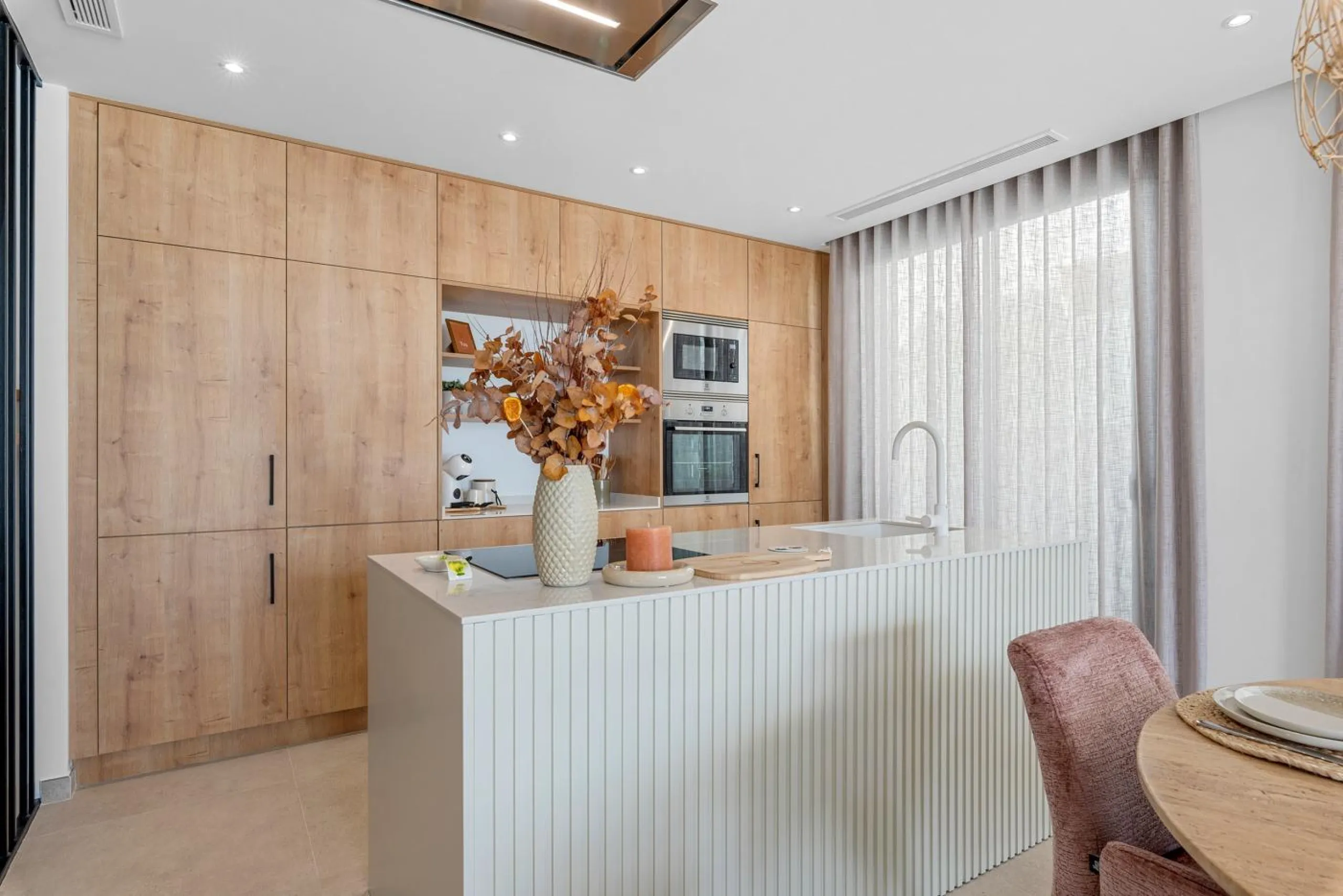 VILLA DE LUJO EN DOLORES DE 3 DORM. 3 BAÑOS. 1 ASEO. PISCINA PRIVADA. 205 M2 DE PARCELA. DOS TERRAZAS. PARKING.