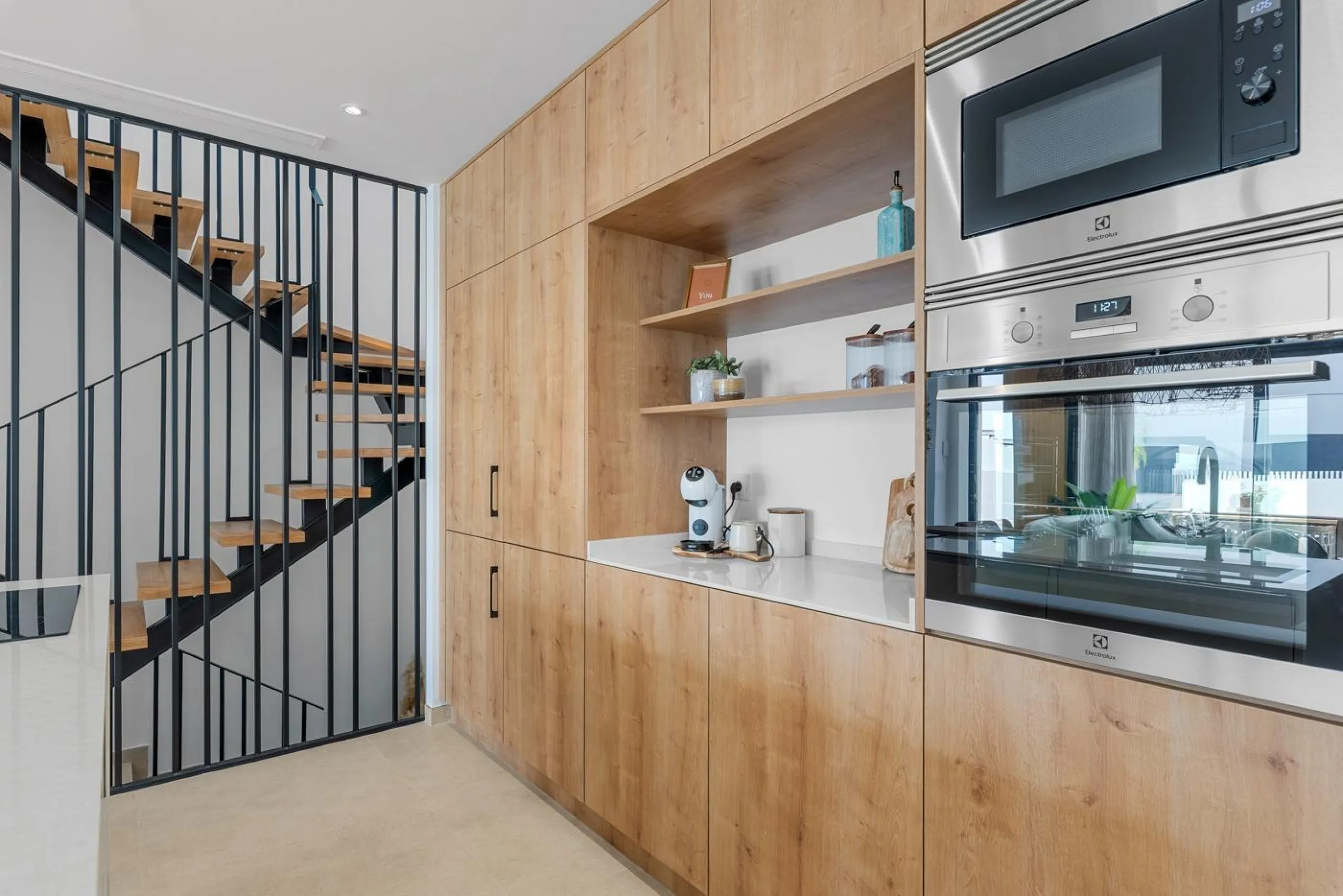 VILLA DE LUJO EN DOLORES DE 3 DORM. 3 BAÑOS. 1 ASEO. PISCINA PRIVADA. 205 M2 DE PARCELA. DOS TERRAZAS. PARKING.