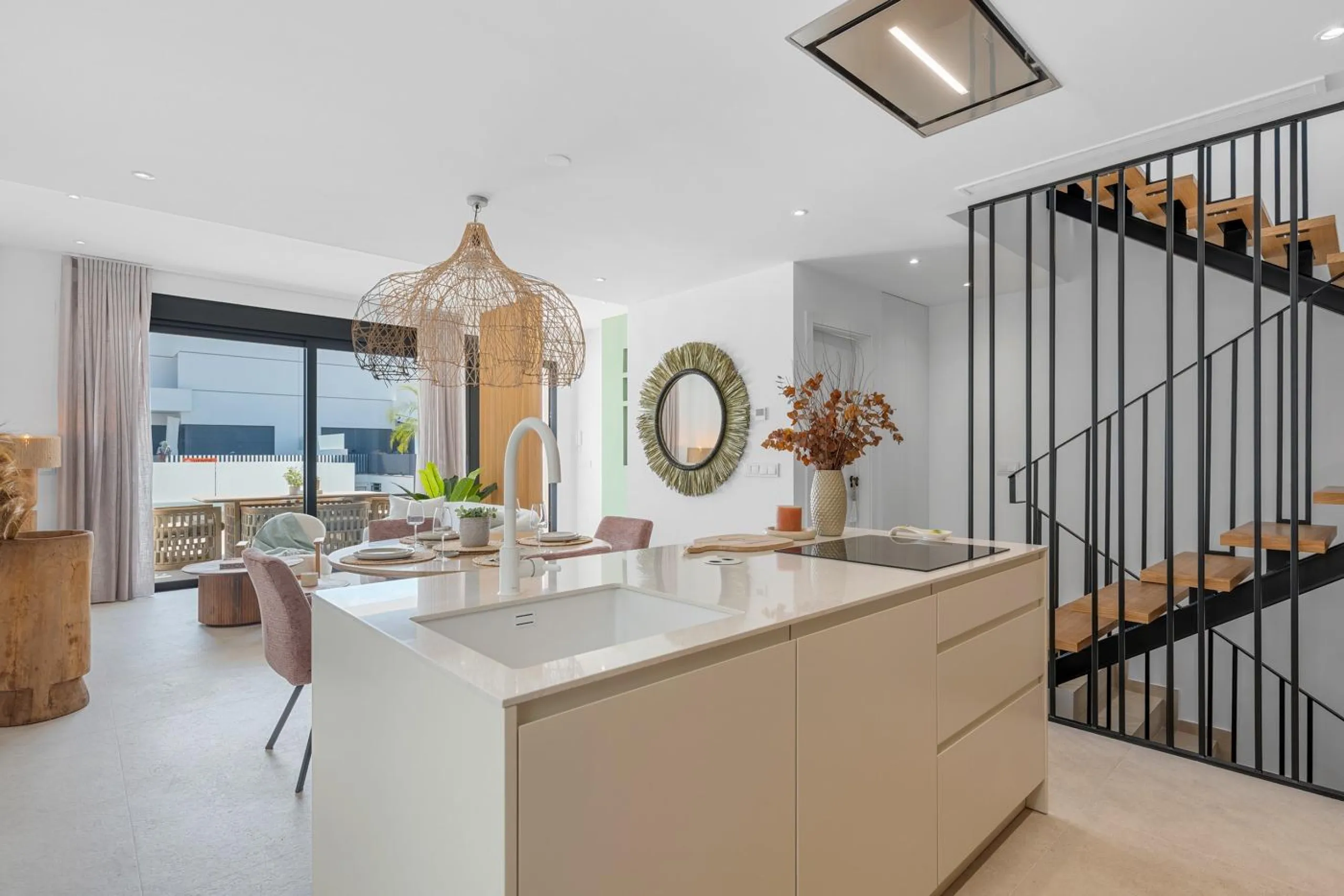 VILLA DE LUJO EN DOLORES DE 3 DORM. 3 BAÑOS. 1 ASEO. PISCINA PRIVADA. 205 M2 DE PARCELA. DOS TERRAZAS. PARKING.