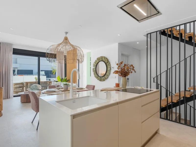 VILLA DE LUJO EN DOLORES DE 3 DORM. 3 BAÑOS. 1 ASEO. PISCINA PRIVADA. 205 M2 DE PARCELA. DOS TERRAZAS. PARKING.