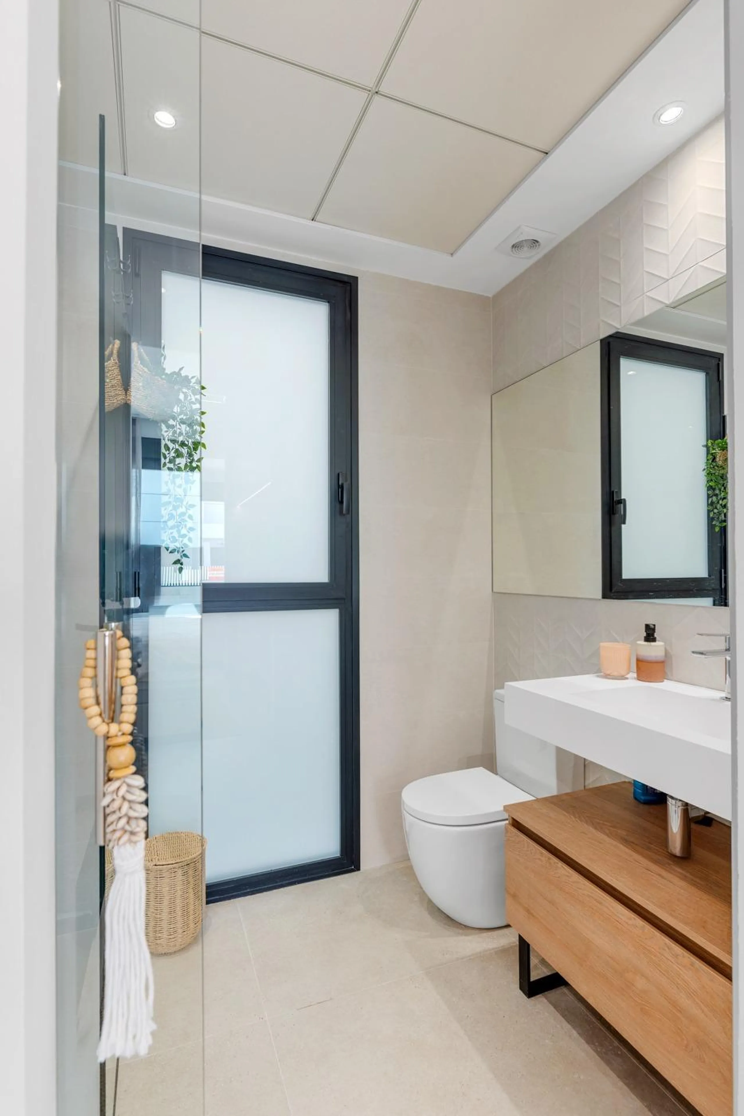 VILLA DE LUJO EN DOLORES DE 3 DORM. 3 BAÑOS. 1 ASEO. PISCINA PRIVADA. 205 M2 DE PARCELA. DOS TERRAZAS. PARKING.
