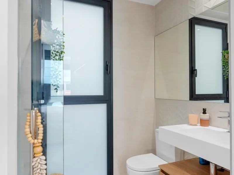 VILLA DE LUJO EN DOLORES DE 3 DORM. 3 BAÑOS. 1 ASEO. PISCINA PRIVADA. 205 M2 DE PARCELA. DOS TERRAZAS. PARKING.