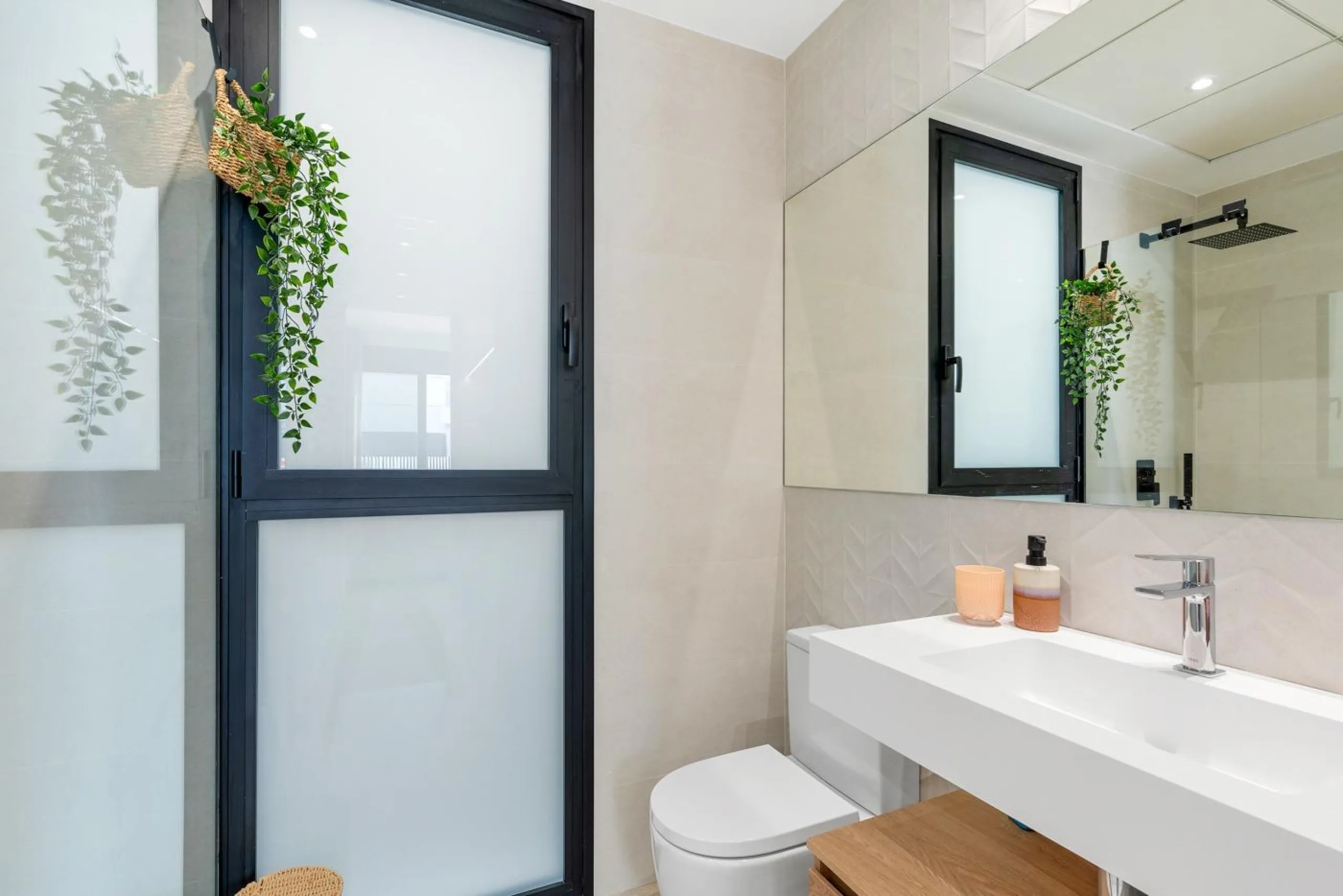 VILLA DE LUJO EN DOLORES DE 3 DORM. 3 BAÑOS. 1 ASEO. PISCINA PRIVADA. 205 M2 DE PARCELA. DOS TERRAZAS. PARKING.