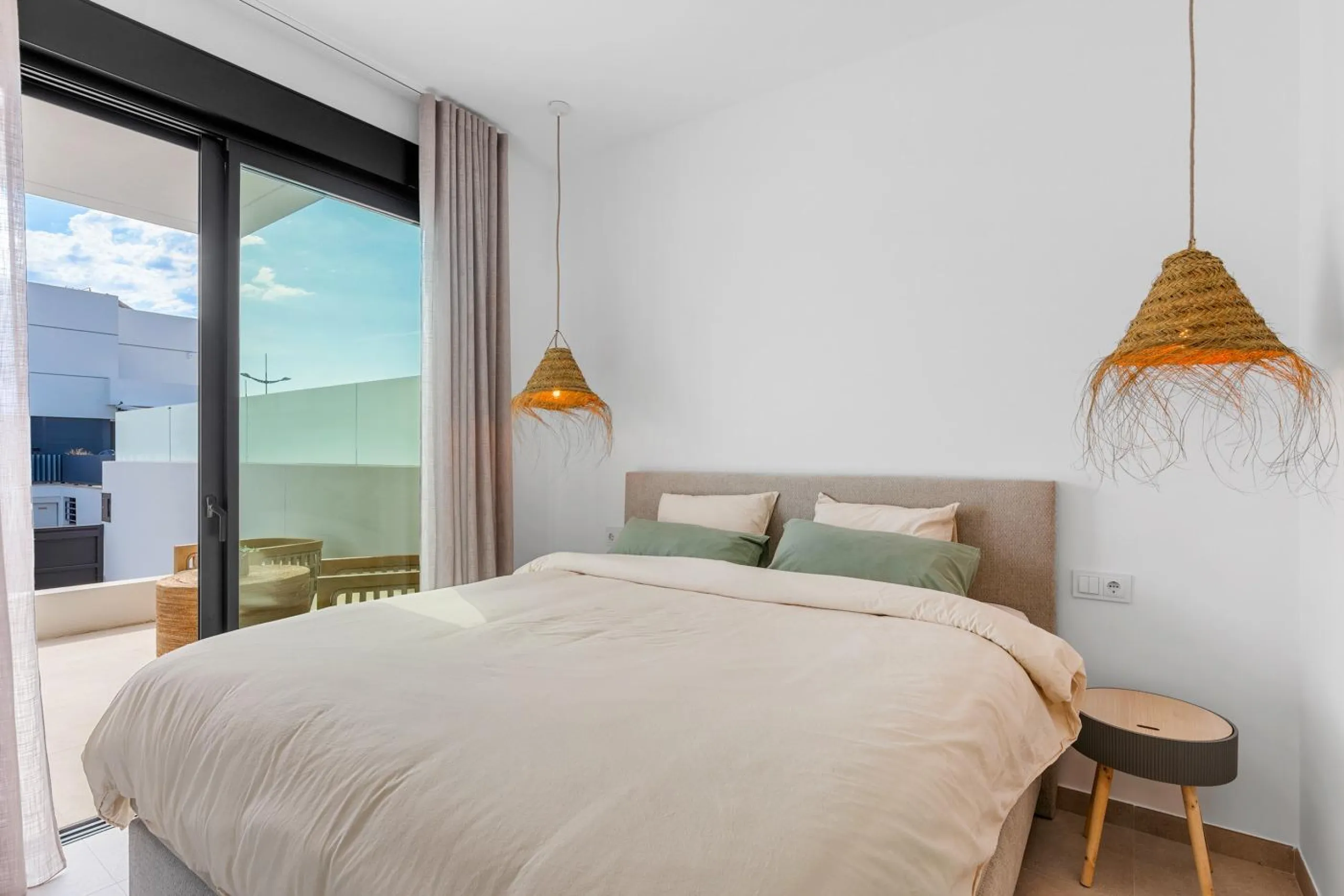 VILLA DE LUJO EN DOLORES DE 3 DORM. 3 BAÑOS. 1 ASEO. PISCINA PRIVADA. 205 M2 DE PARCELA. DOS TERRAZAS. PARKING.