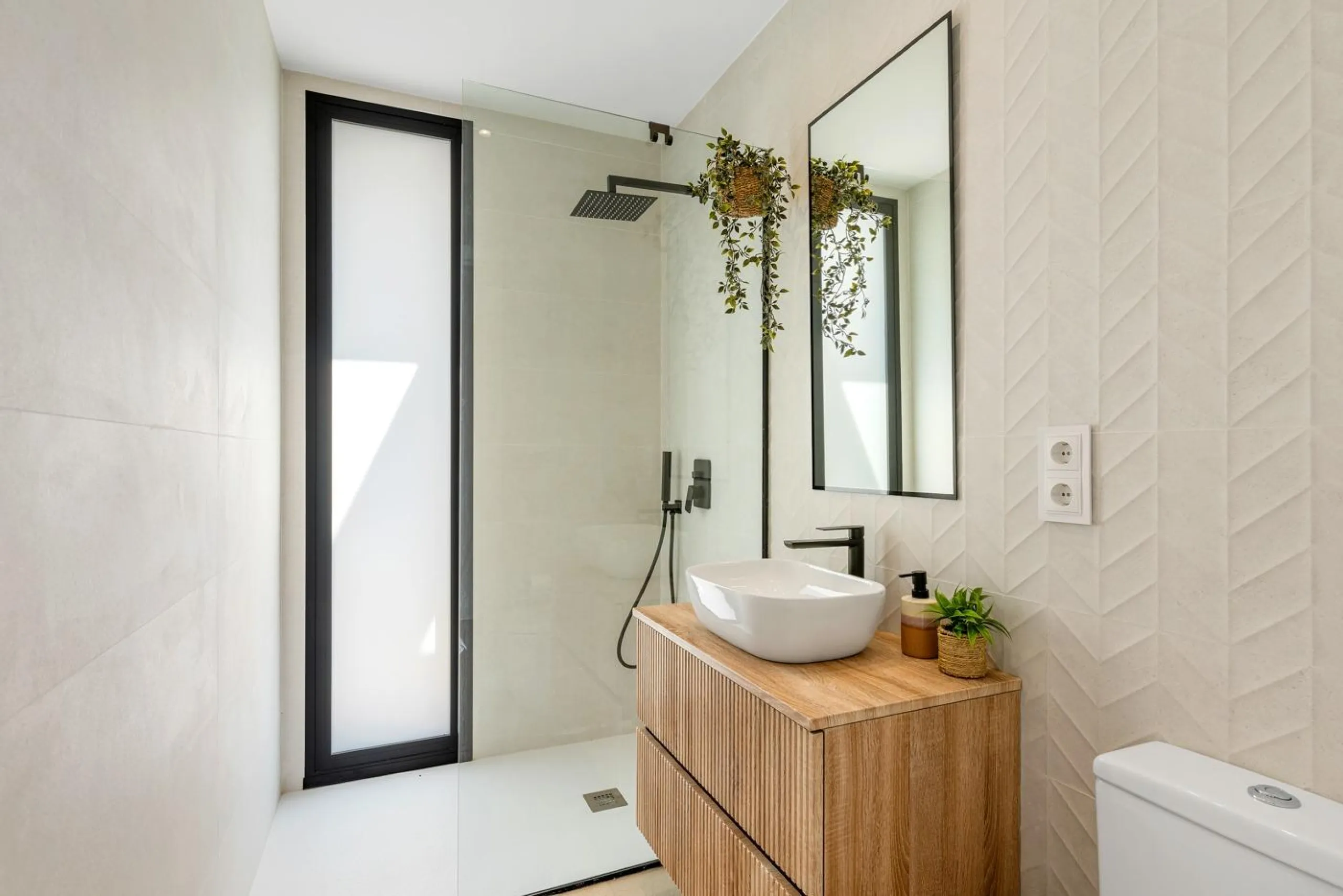 VILLA DE LUJO EN DOLORES DE 3 DORM. 3 BAÑOS. 1 ASEO. PISCINA PRIVADA. 205 M2 DE PARCELA. DOS TERRAZAS. PARKING.