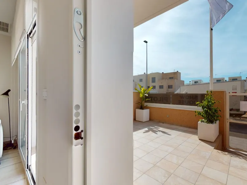 ADOSADOS DE OBRA NUEVA EN PILAR DE LA HORADADA. 3 DORM. 2 BAÑOS. CON PLAZA DE GARAJE Y PISCINA. 83 M2. JARDIN 33 M2. SOLARIUM 34 M2.