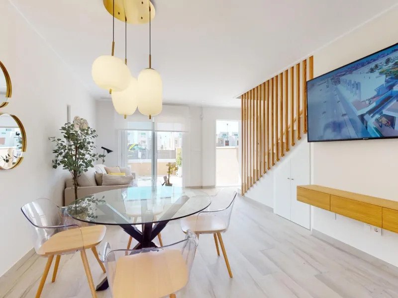 ADOSADOS DE OBRA NUEVA EN PILAR DE LA HORADADA. 3 DORM. 2 BAÑOS. CON PLAZA DE GARAJE Y PISCINA. 83 M2. JARDIN 33 M2. SOLARIUM 34 M2.