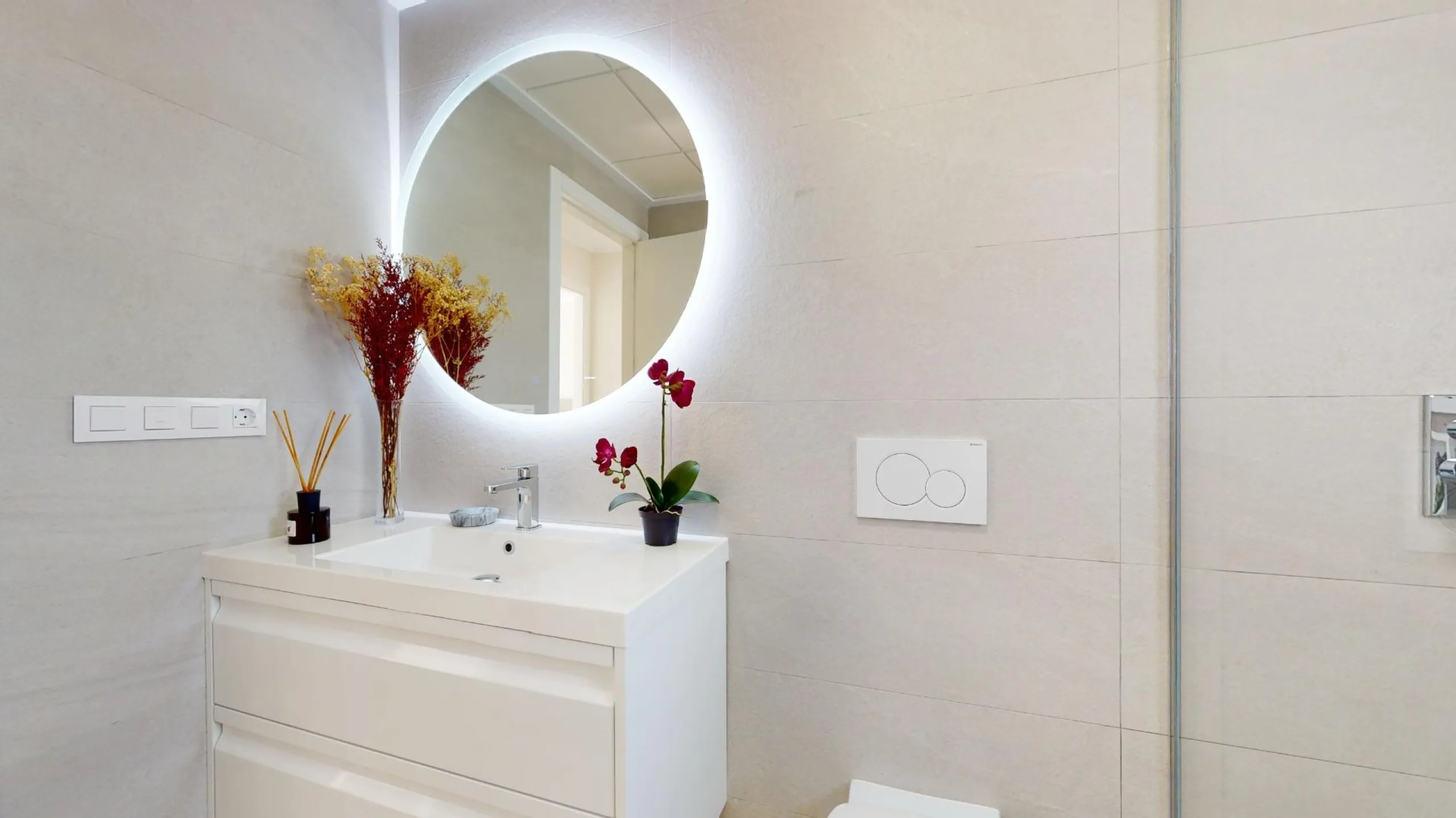 ADOSADOS DE OBRA NUEVA EN PILAR DE LA HORADADA. 3 DORM. 2 BAÑOS. CON PLAZA DE GARAJE Y PISCINA. 83 M2. JARDIN 33 M2. SOLARIUM 34 M2.