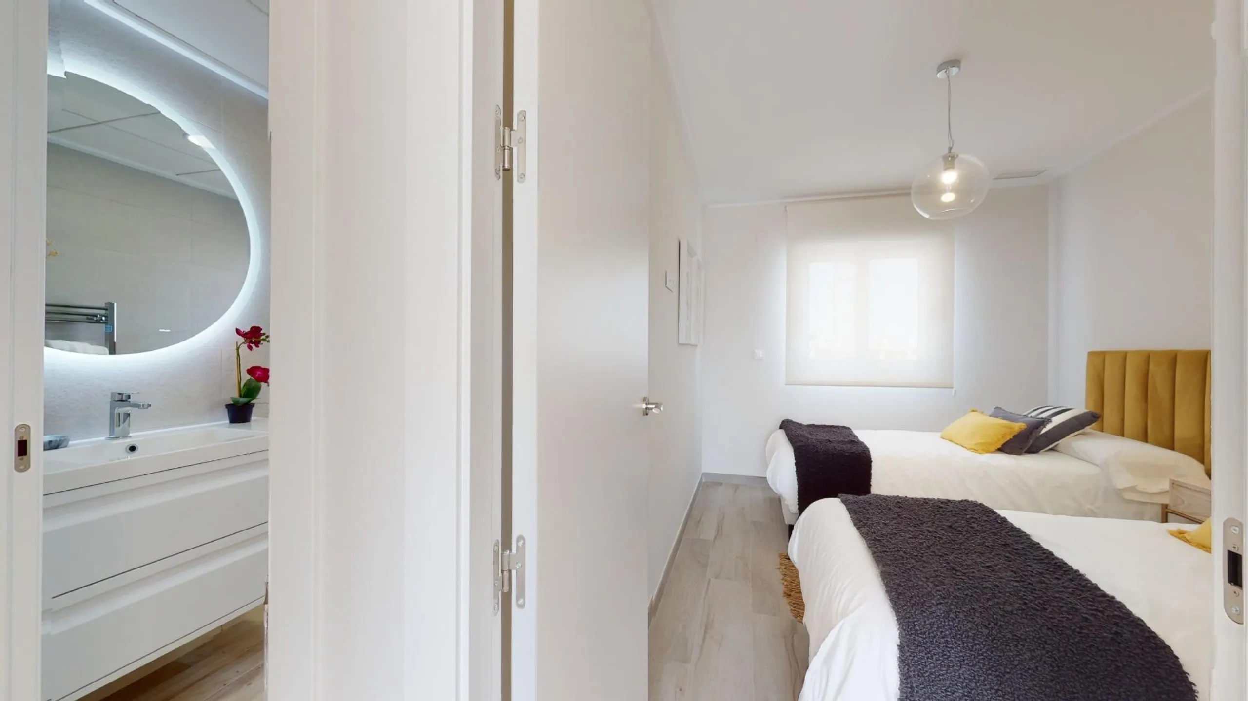 ADOSADOS DE OBRA NUEVA EN PILAR DE LA HORADADA. 3 DORM. 2 BAÑOS. CON PLAZA DE GARAJE Y PISCINA. 83 M2. JARDIN 33 M2. SOLARIUM 34 M2.