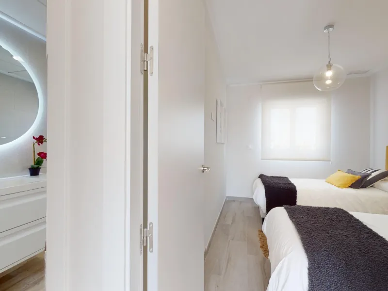 ADOSADOS DE OBRA NUEVA EN PILAR DE LA HORADADA. 3 DORM. 2 BAÑOS. CON PLAZA DE GARAJE Y PISCINA. 83 M2. JARDIN 33 M2. SOLARIUM 34 M2.