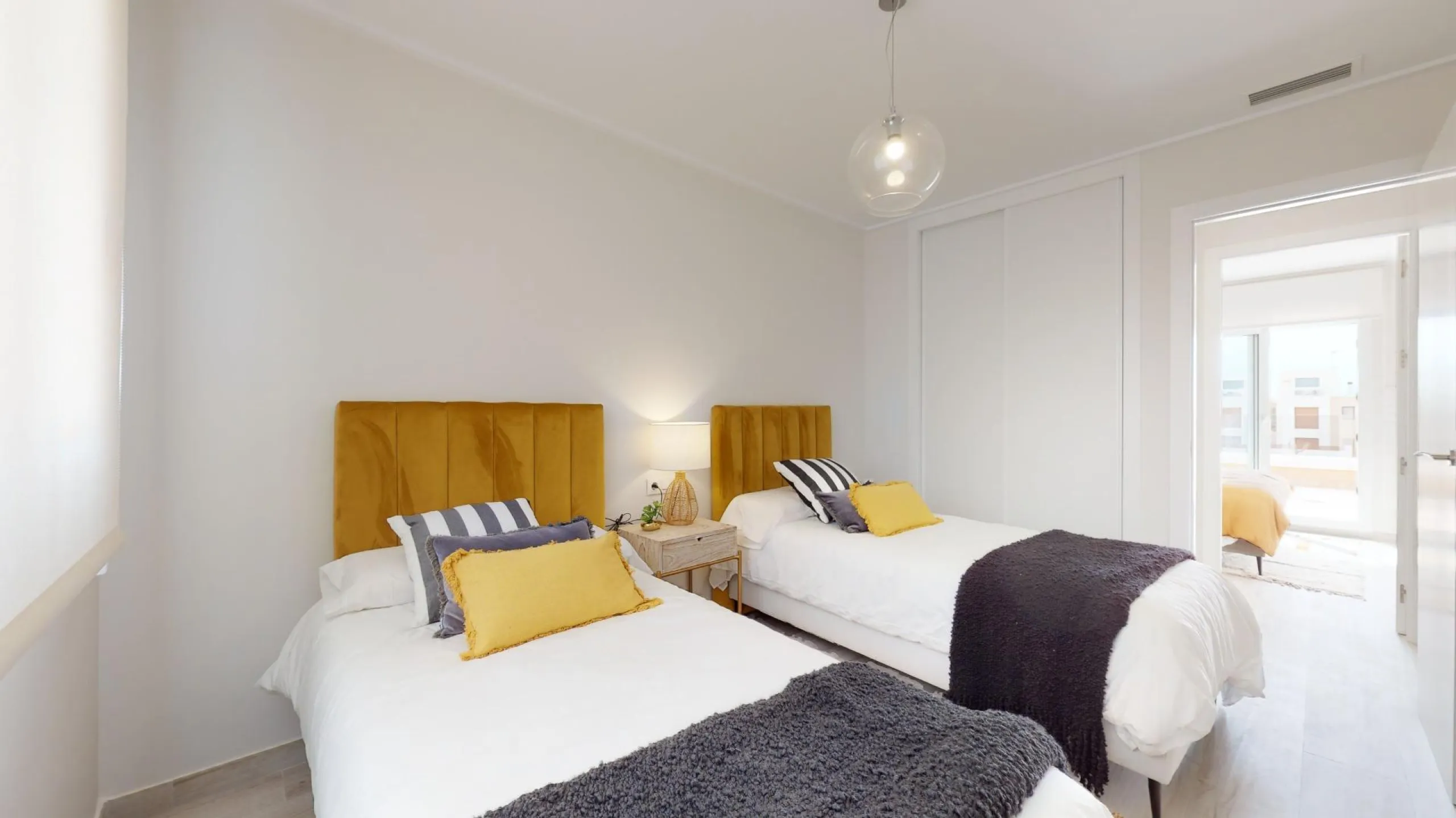 ADOSADOS DE OBRA NUEVA EN PILAR DE LA HORADADA. 3 DORM. 2 BAÑOS. CON PLAZA DE GARAJE Y PISCINA. 83 M2. JARDIN 33 M2. SOLARIUM 34 M2.
