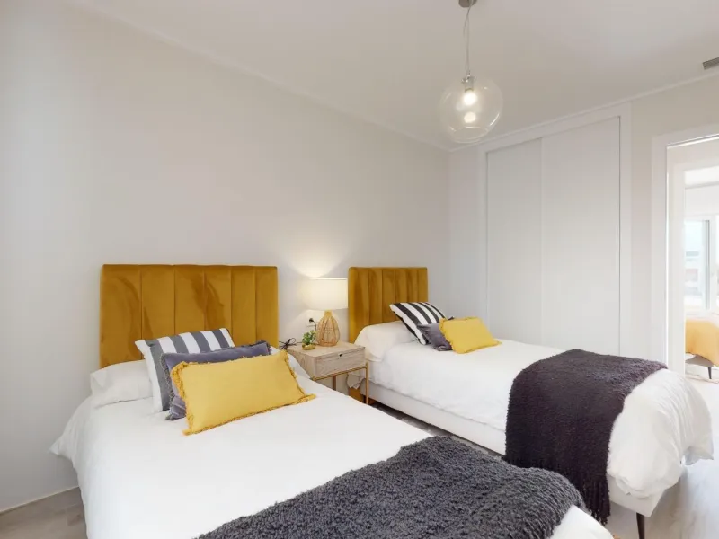 ADOSADOS DE OBRA NUEVA EN PILAR DE LA HORADADA. 3 DORM. 2 BAÑOS. CON PLAZA DE GARAJE Y PISCINA. 83 M2. JARDIN 33 M2. SOLARIUM 34 M2.