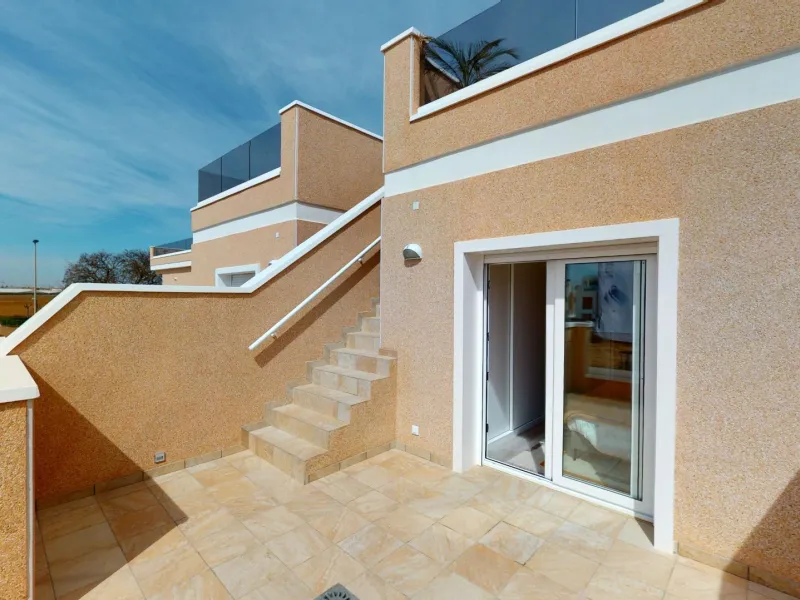 ADOSADOS DE OBRA NUEVA EN PILAR DE LA HORADADA. 3 DORM. 2 BAÑOS. CON PLAZA DE GARAJE Y PISCINA. 83 M2. JARDIN 33 M2. SOLARIUM 34 M2.