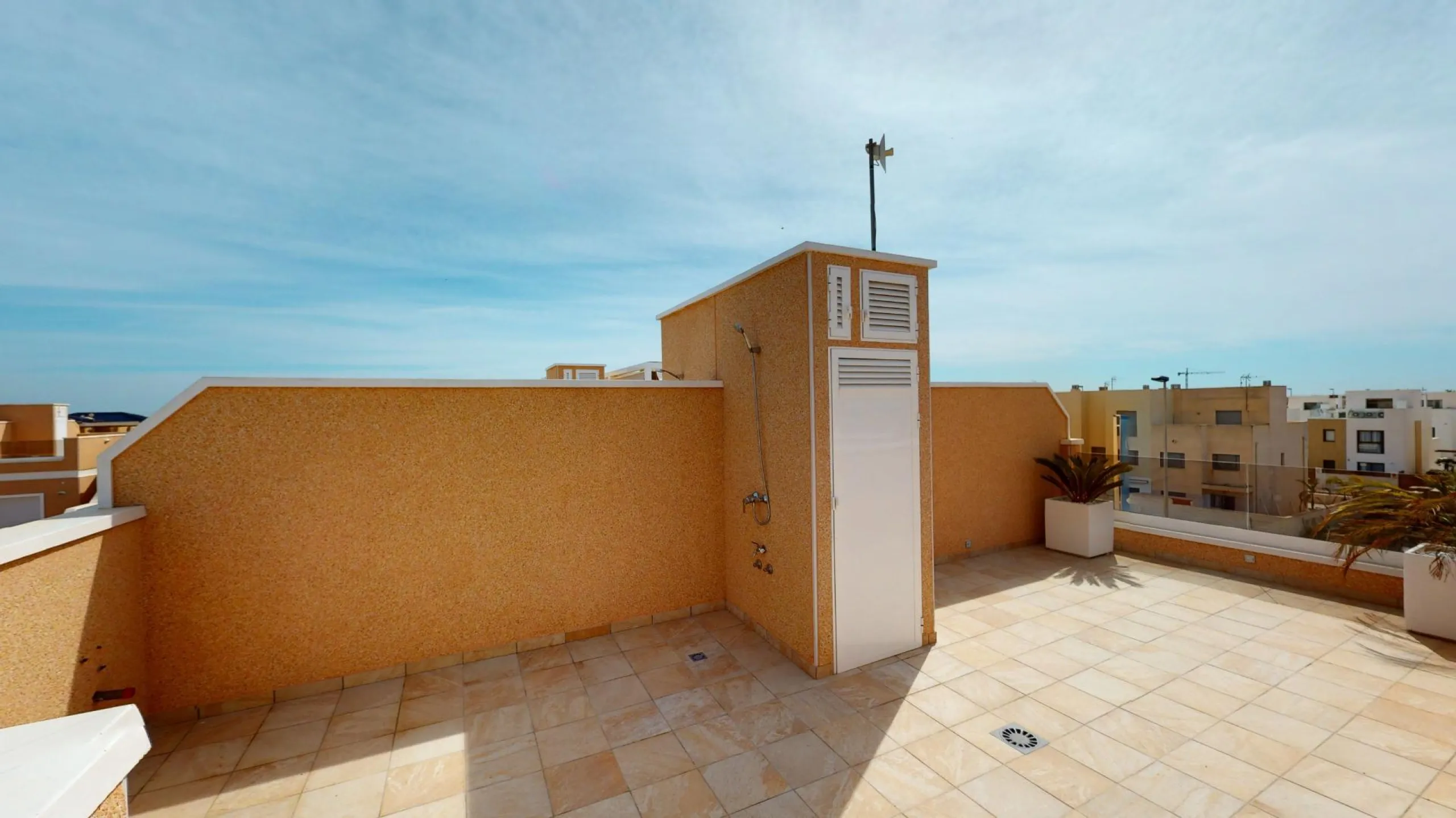 ADOSADOS DE OBRA NUEVA EN PILAR DE LA HORADADA. 3 DORM. 2 BAÑOS. CON PLAZA DE GARAJE Y PISCINA. 83 M2. JARDIN 33 M2. SOLARIUM 34 M2.