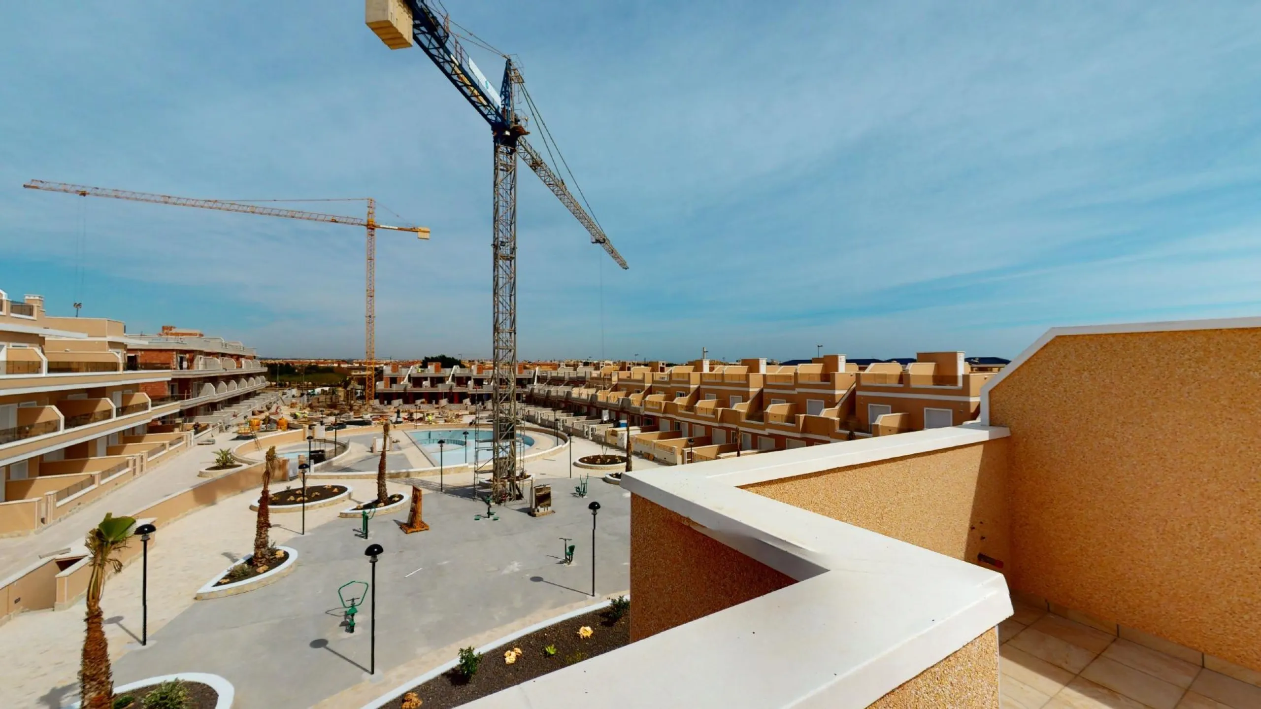 ADOSADOS DE OBRA NUEVA EN PILAR DE LA HORADADA. 3 DORM. 2 BAÑOS. CON PLAZA DE GARAJE Y PISCINA. 83 M2. JARDIN 33 M2. SOLARIUM 34 M2.