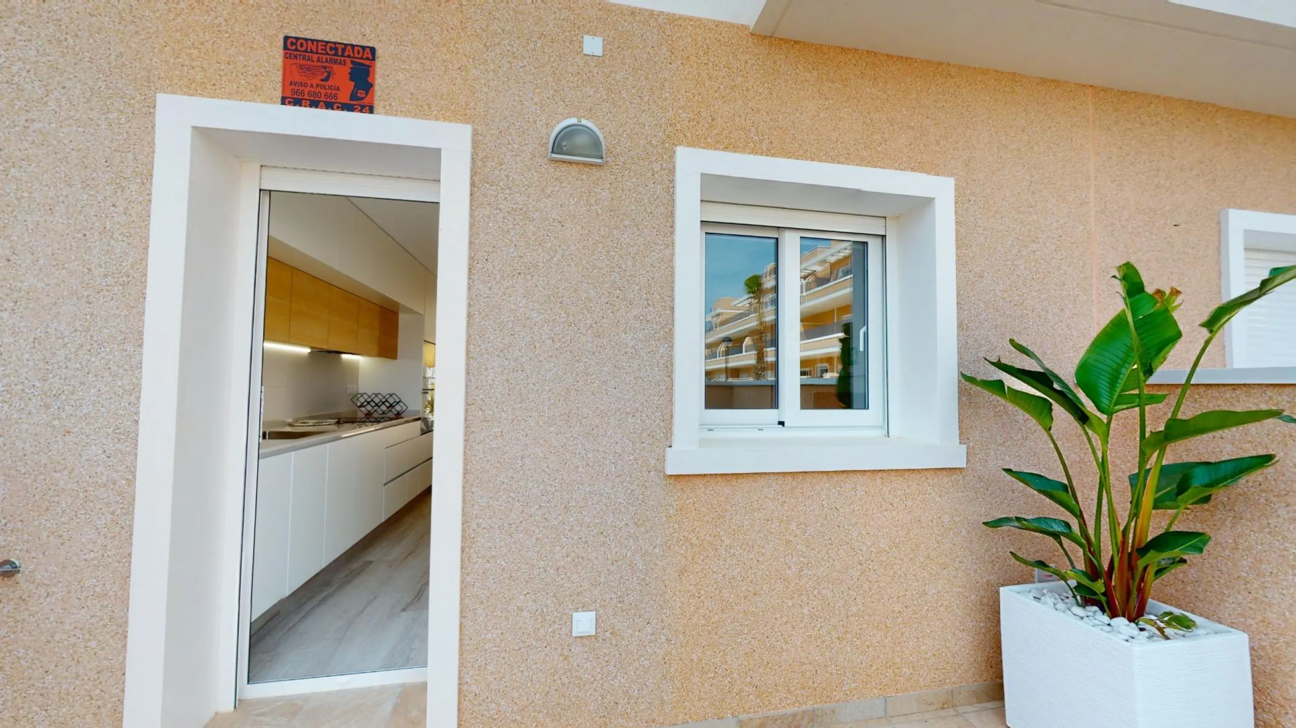 ADOSADOS DE OBRA NUEVA EN PILAR DE LA HORADADA. 3 DORM. 2 BAÑOS. CON PLAZA DE GARAJE Y PISCINA. 83 M2. JARDIN 33 M2. SOLARIUM 34 M2.