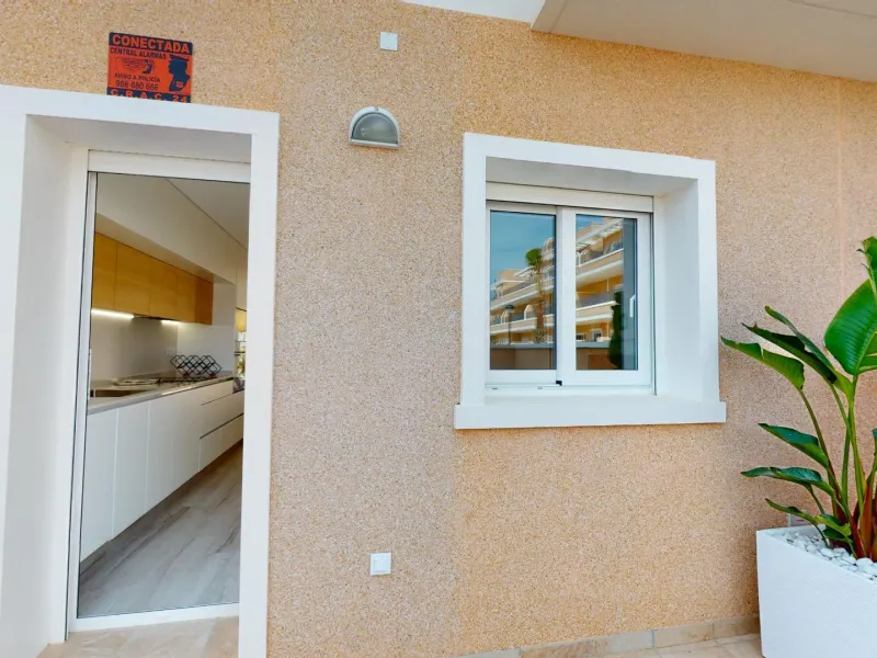 ADOSADOS DE OBRA NUEVA EN PILAR DE LA HORADADA. 3 DORM. 2 BAÑOS. CON PLAZA DE GARAJE Y PISCINA. 83 M2. JARDIN 33 M2. SOLARIUM 34 M2.