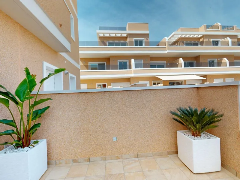 ADOSADOS DE OBRA NUEVA EN PILAR DE LA HORADADA. 3 DORM. 2 BAÑOS. CON PLAZA DE GARAJE Y PISCINA. 83 M2. JARDIN 33 M2. SOLARIUM 34 M2.
