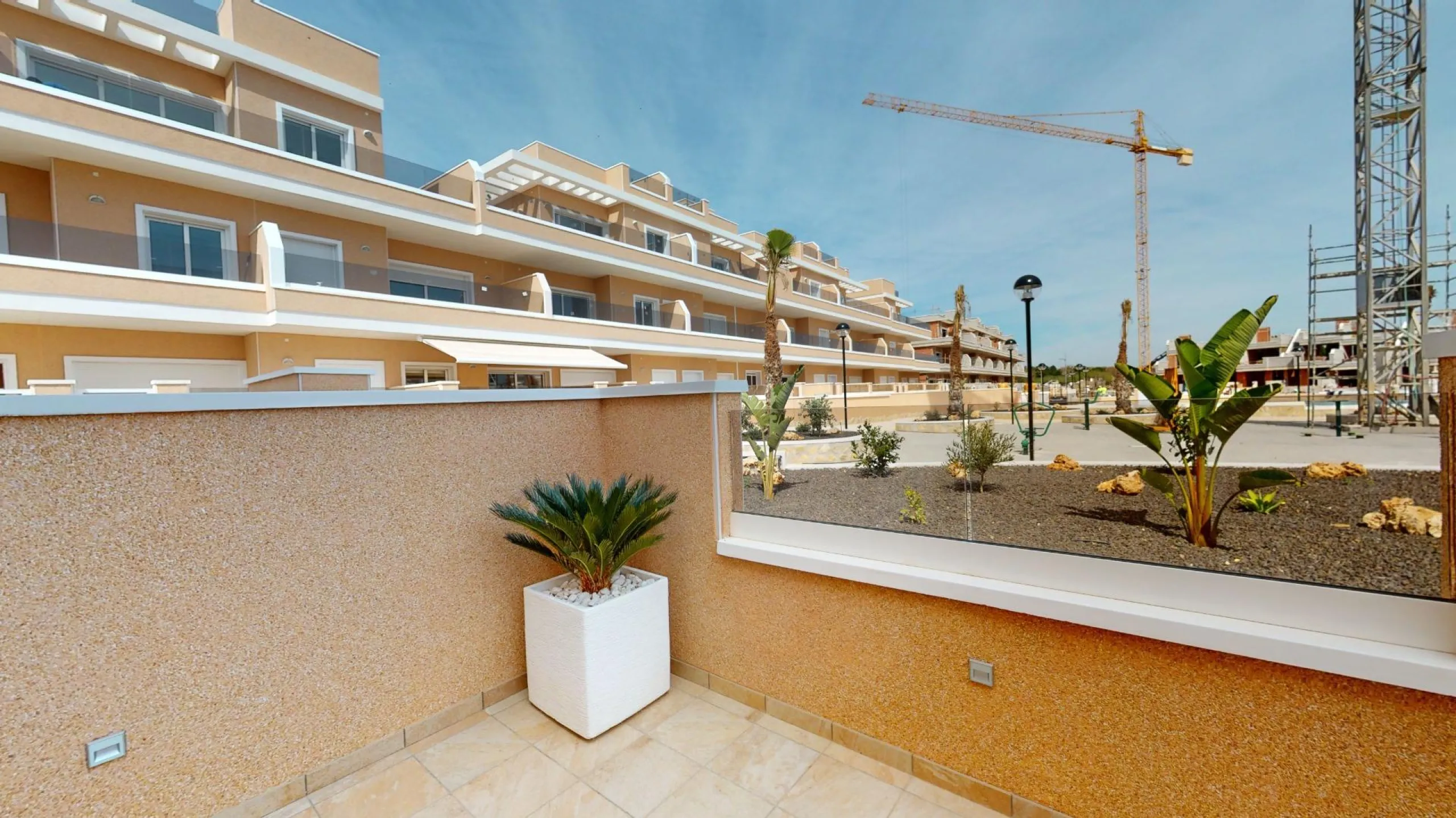ADOSADOS DE OBRA NUEVA EN PILAR DE LA HORADADA. 3 DORM. 2 BAÑOS. CON PLAZA DE GARAJE Y PISCINA. 83 M2. JARDIN 33 M2. SOLARIUM 34 M2.