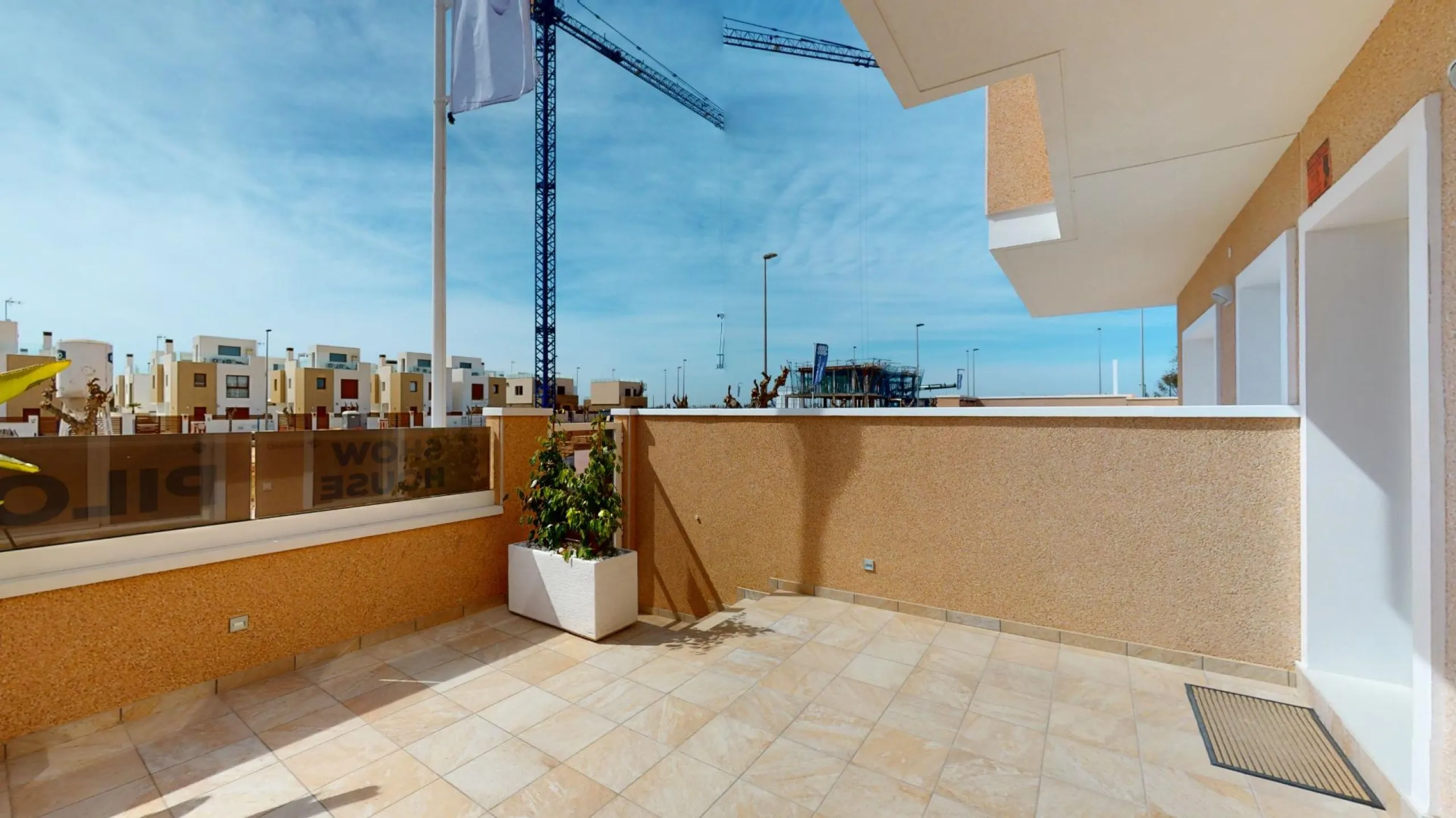 ADOSADOS DE OBRA NUEVA EN PILAR DE LA HORADADA. 3 DORM. 2 BAÑOS. CON PLAZA DE GARAJE Y PISCINA. 83 M2. JARDIN 33 M2. SOLARIUM 34 M2.