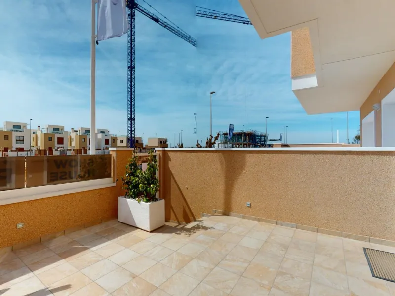 ADOSADOS DE OBRA NUEVA EN PILAR DE LA HORADADA. 3 DORM. 2 BAÑOS. CON PLAZA DE GARAJE Y PISCINA. 83 M2. JARDIN 33 M2. SOLARIUM 34 M2.