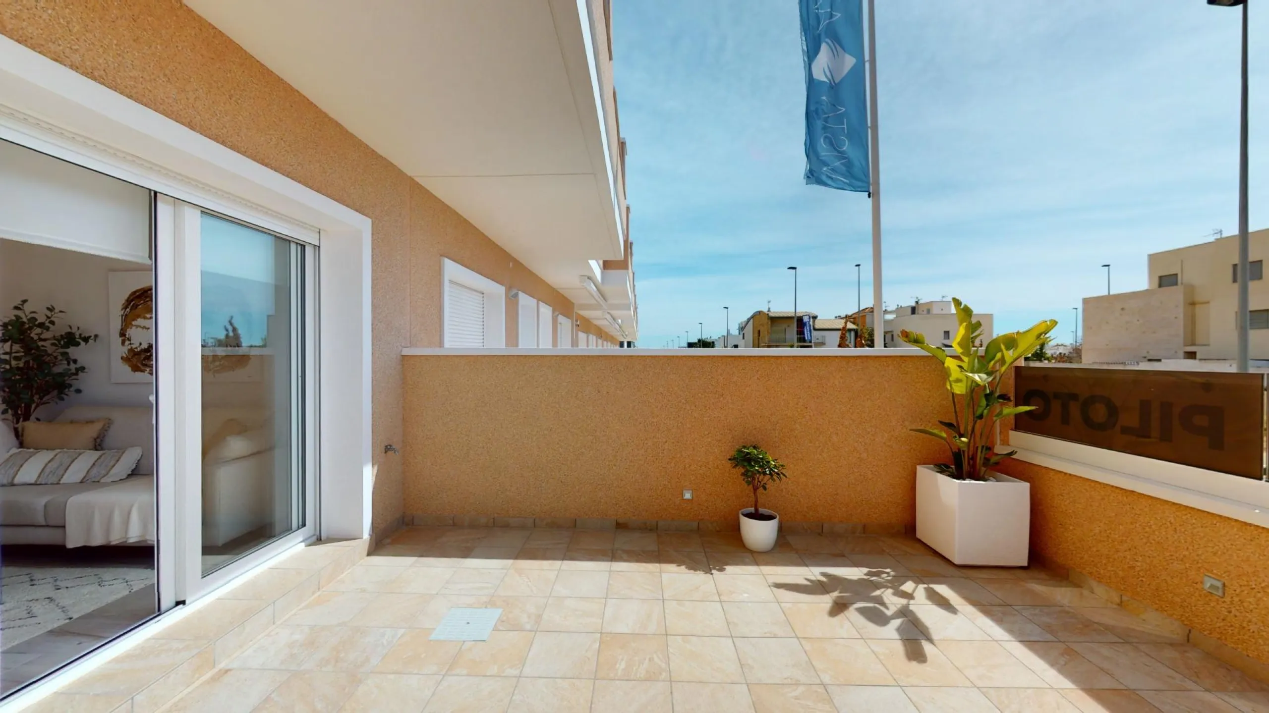 ADOSADOS DE OBRA NUEVA EN PILAR DE LA HORADADA. 3 DORM. 2 BAÑOS. CON PLAZA DE GARAJE Y PISCINA. 83 M2. JARDIN 33 M2. SOLARIUM 34 M2.