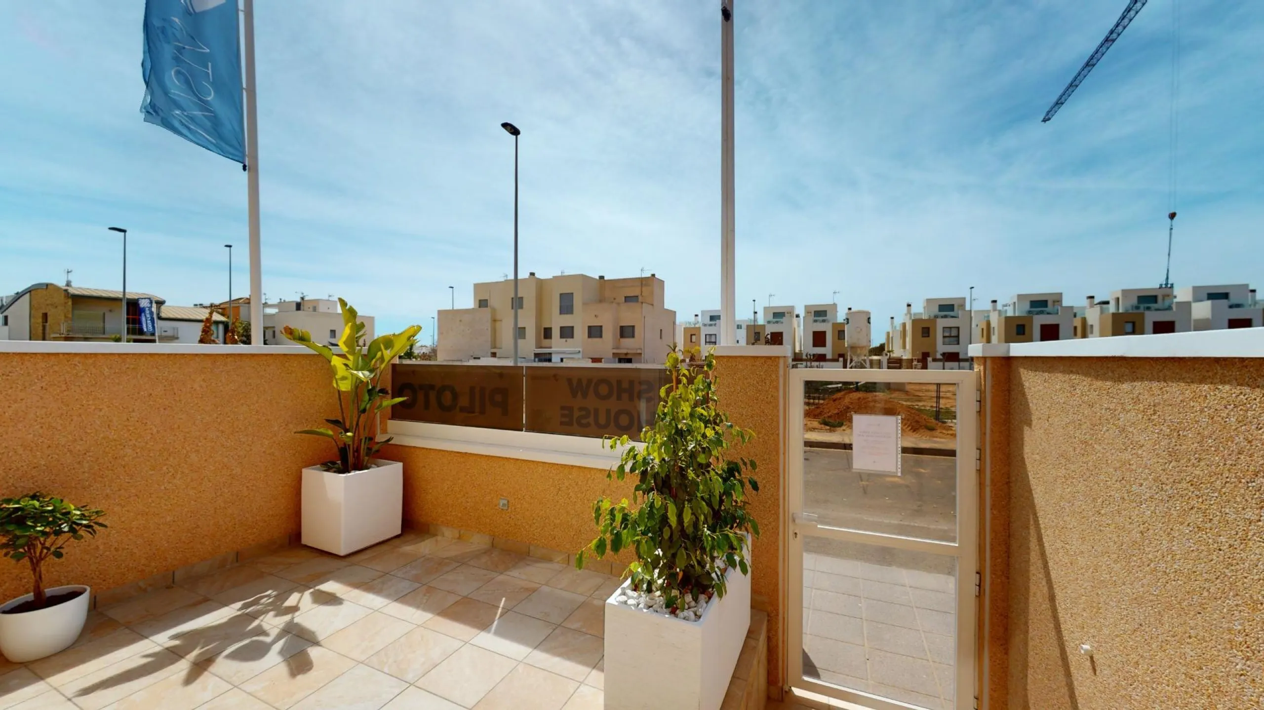 ADOSADOS DE OBRA NUEVA EN PILAR DE LA HORADADA. 3 DORM. 2 BAÑOS. CON PLAZA DE GARAJE Y PISCINA. 83 M2. JARDIN 33 M2. SOLARIUM 34 M2.