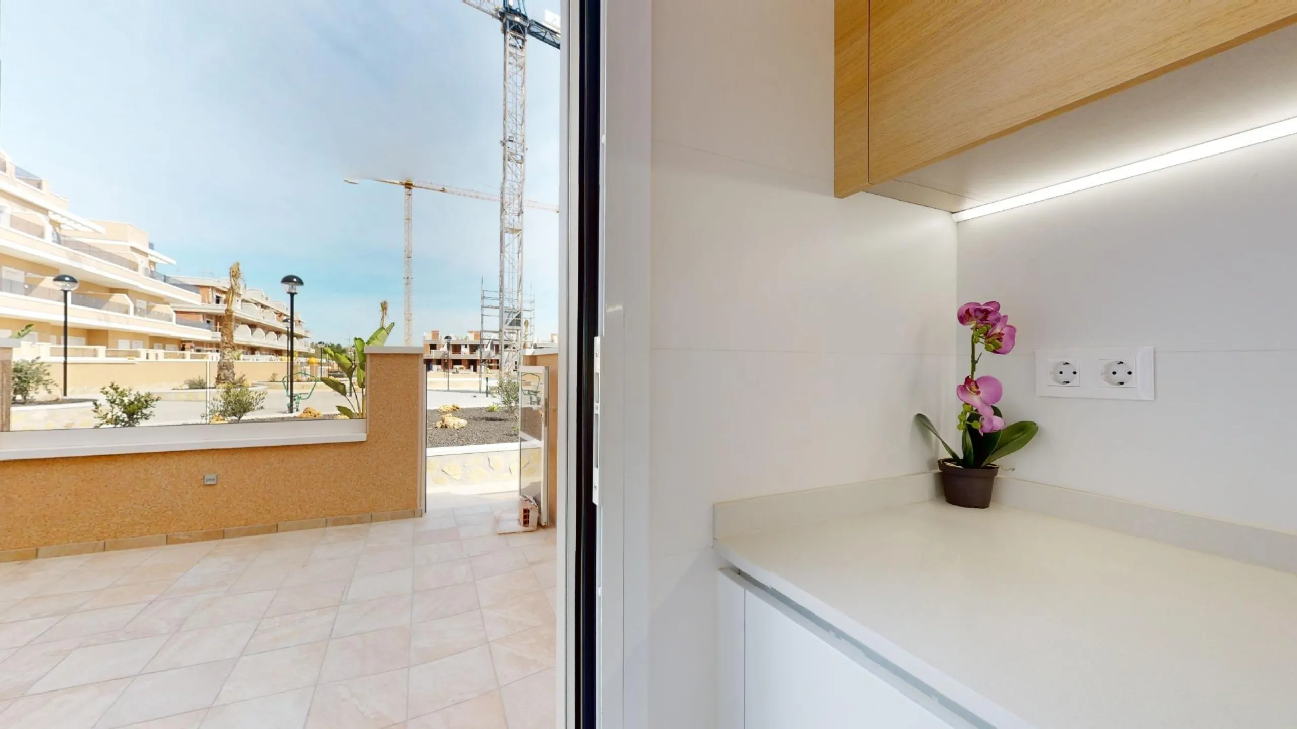 ADOSADOS DE OBRA NUEVA EN PILAR DE LA HORADADA. 3 DORM. 2 BAÑOS. CON PLAZA DE GARAJE Y PISCINA. 83 M2. JARDIN 33 M2. SOLARIUM 34 M2.