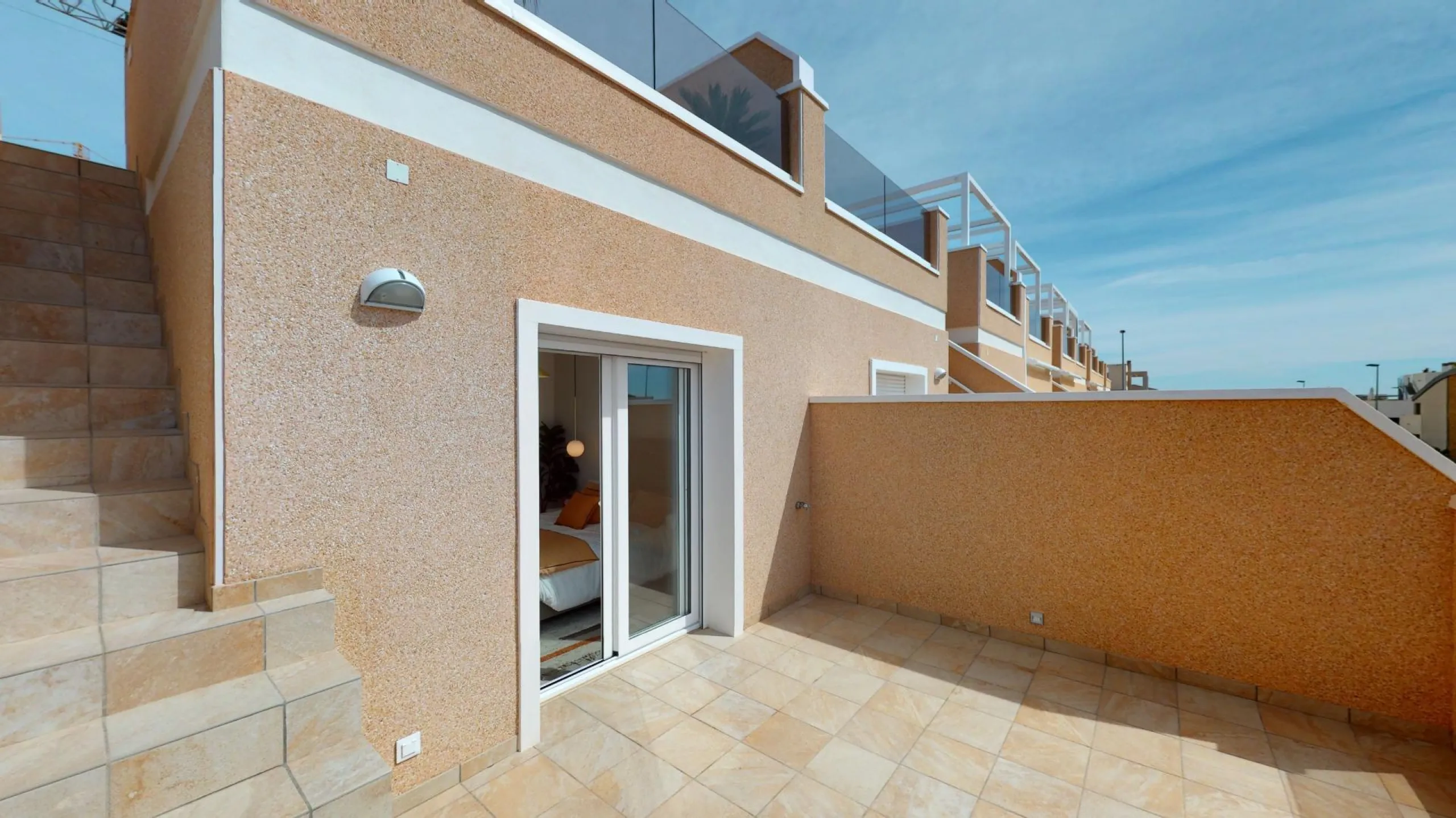 ADOSADOS DE OBRA NUEVA EN PILAR DE LA HORADADA. 3 DORM. 2 BAÑOS. CON PLAZA DE GARAJE Y PISCINA. 83 M2. JARDIN 33 M2. SOLARIUM 34 M2.