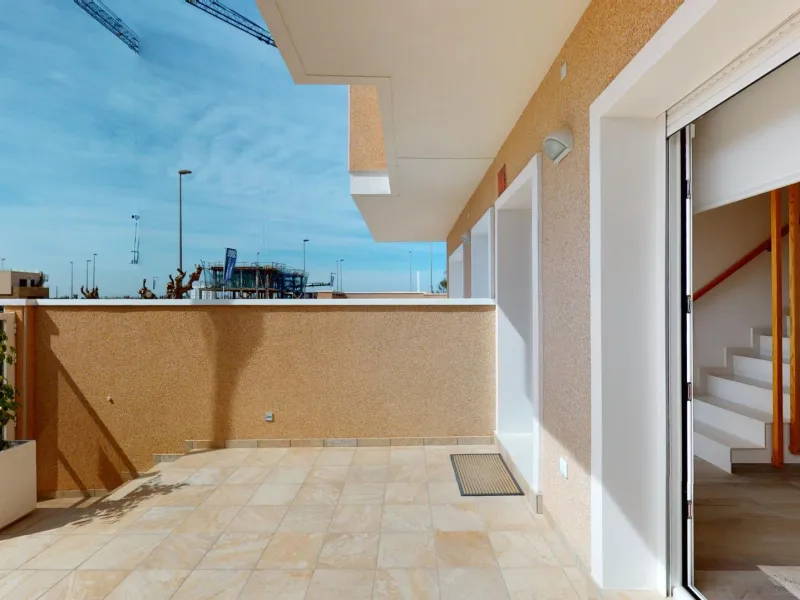 ADOSADOS DE OBRA NUEVA EN PILAR DE LA HORADADA. 3 DORM. 2 BAÑOS. CON PLAZA DE GARAJE Y PISCINA. 83 M2. JARDIN 33 M2. SOLARIUM 34 M2.