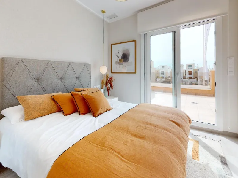 ADOSADOS DE OBRA NUEVA EN PILAR DE LA HORADADA. 3 DORM. 2 BAÑOS. CON PLAZA DE GARAJE Y PISCINA. 83 M2. JARDIN 33 M2. SOLARIUM 34 M2.