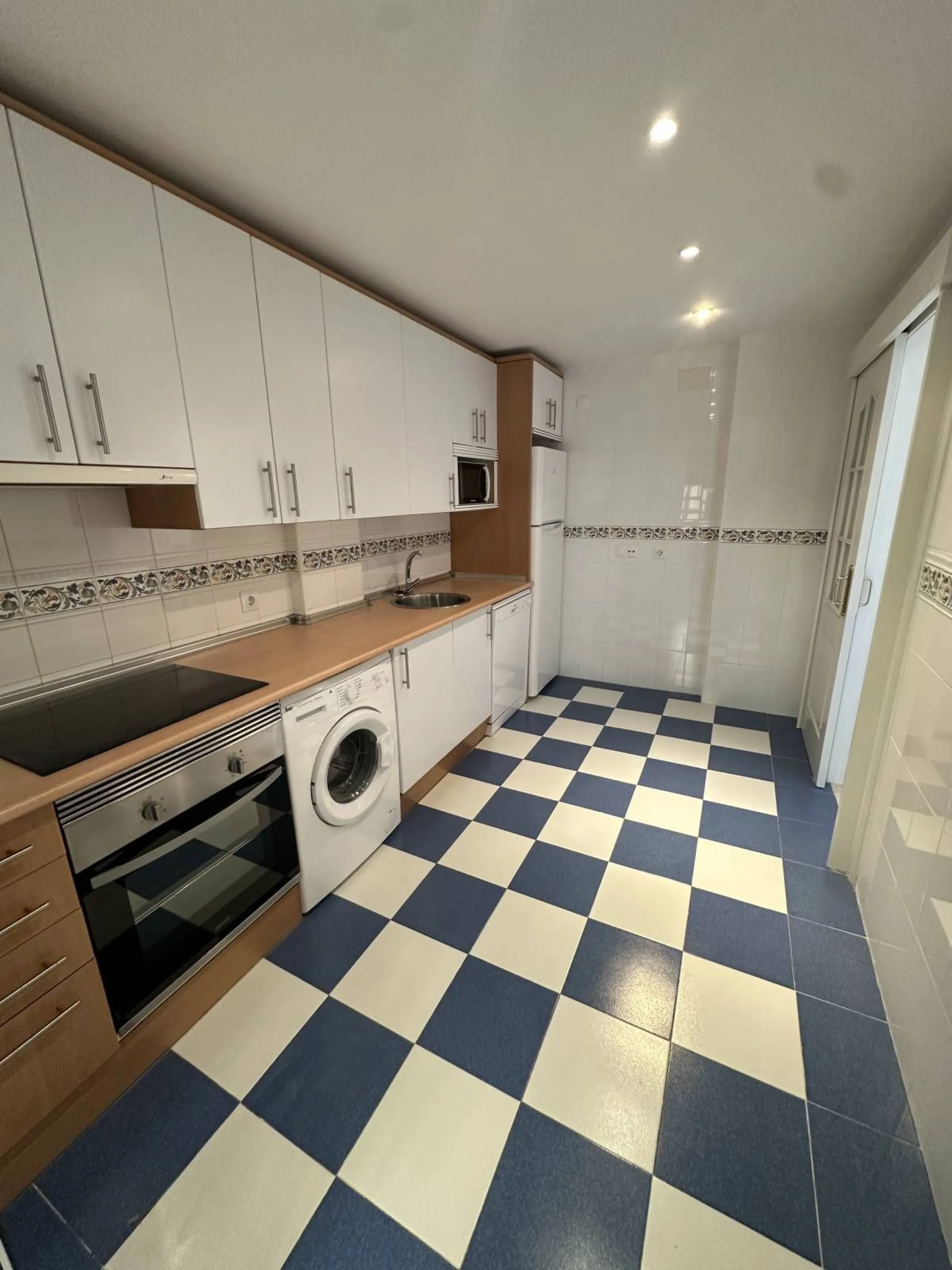 Atemberaubende 2-Zimmer-Wohnung mit Meerblick, privatem Tiefgaragenstellplatz und Abstellraum – Bellavista Hills 2, Calahonda – 349.000 €