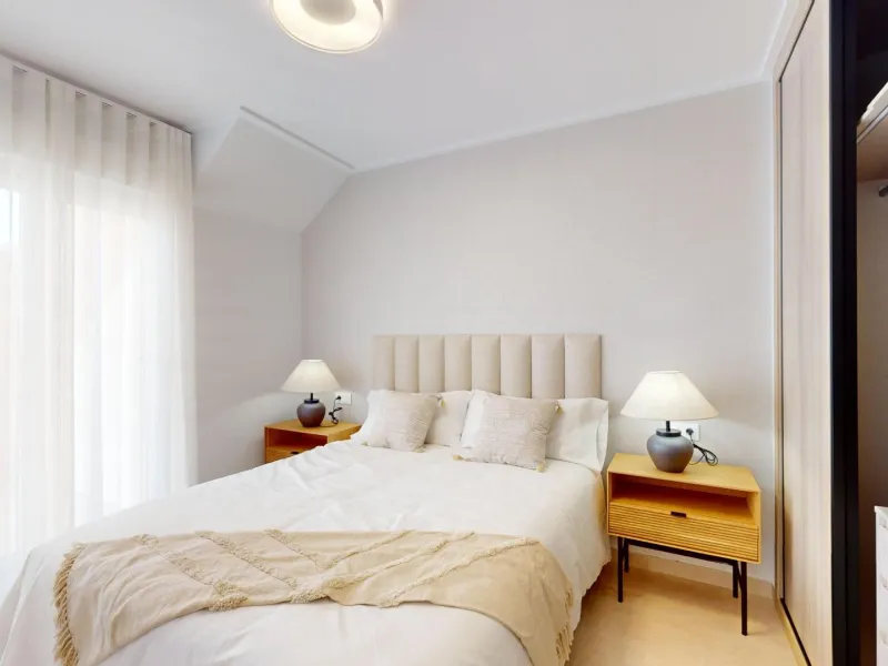 APARTAMENTOS DE OBRA NUEVA EN PILAR DE LA HORADADA CON GARAJE INCLUIDO. 100 M2.TERRAZAS DE 25 M2. 3 DORM. 2 BAÑOS. PISCINA.
