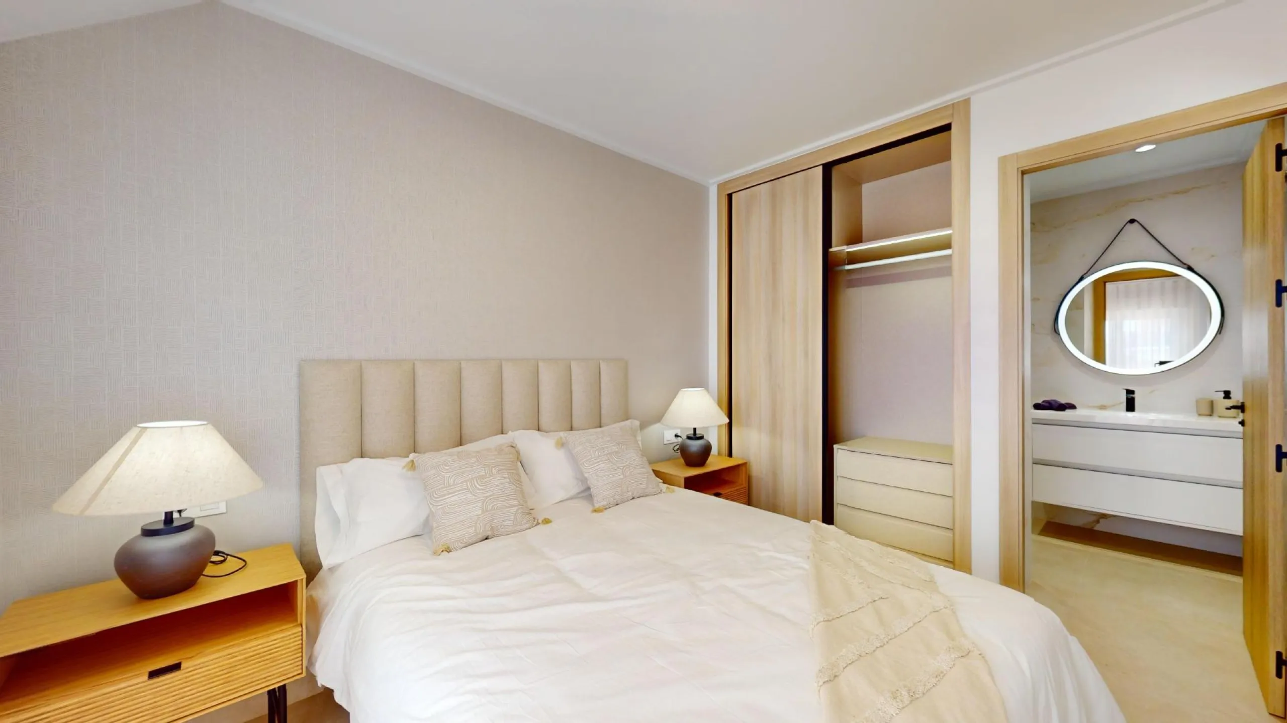 APARTAMENTOS DE OBRA NUEVA EN PILAR DE LA HORADADA CON GARAJE INCLUIDO. 100 M2.TERRAZAS DE 25 M2. 3 DORM. 2 BAÑOS. PISCINA.
