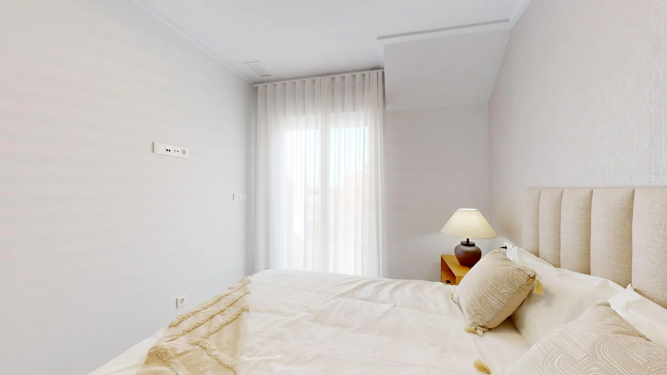 APARTAMENTOS DE OBRA NUEVA EN PILAR DE LA HORADADA CON GARAJE INCLUIDO. 100 M2.TERRAZAS DE 25 M2. 3 DORM. 2 BAÑOS. PISCINA.
