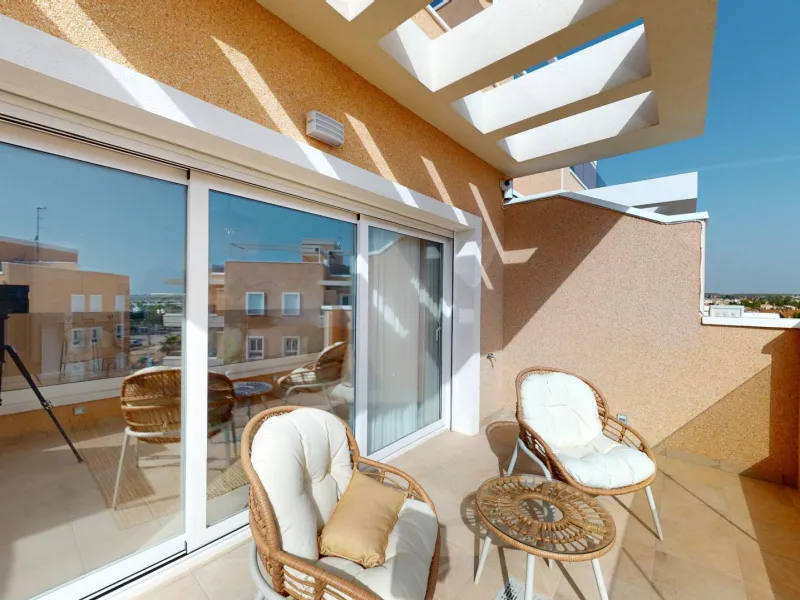 APARTAMENTOS DE OBRA NUEVA EN PILAR DE LA HORADADA CON GARAJE INCLUIDO. 100 M2.TERRAZAS DE 25 M2. 3 DORM. 2 BAÑOS. PISCINA.