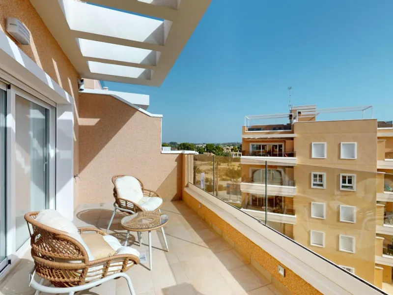 APARTAMENTOS DE OBRA NUEVA EN PILAR DE LA HORADADA CON GARAJE INCLUIDO. 100 M2.TERRAZAS DE 25 M2. 3 DORM. 2 BAÑOS. PISCINA.
