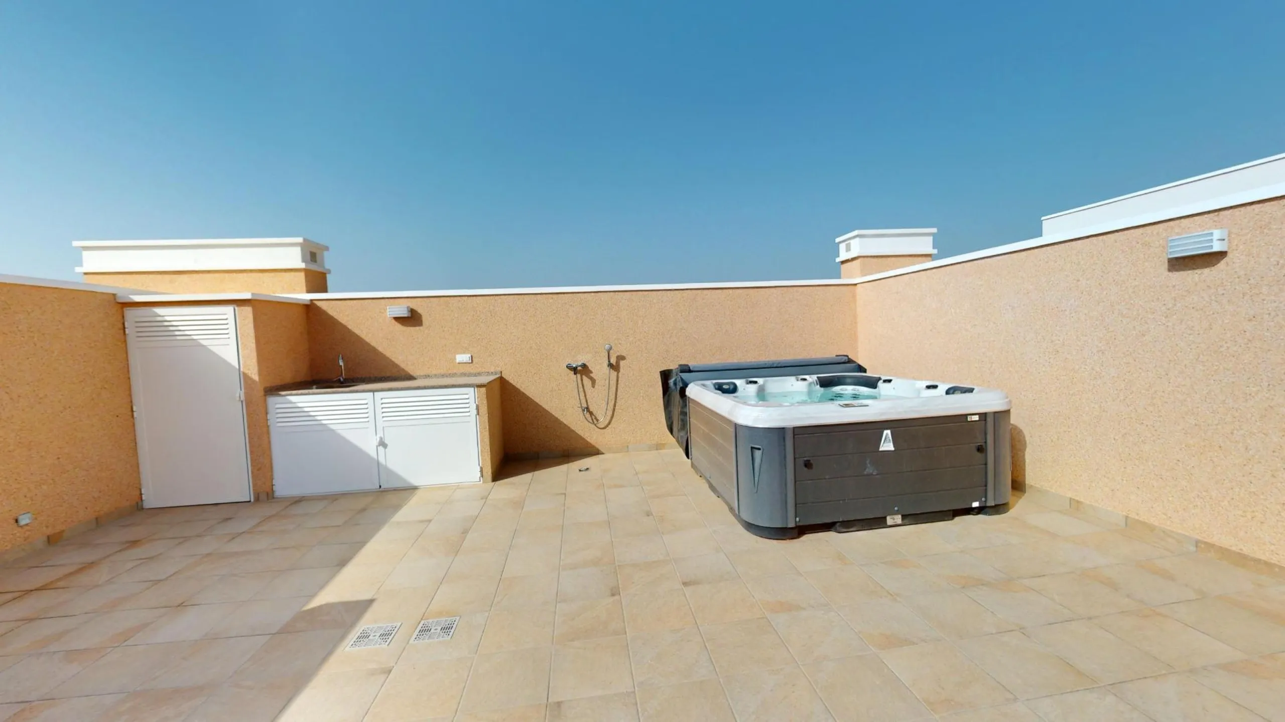 APARTAMENTOS DE OBRA NUEVA EN PILAR DE LA HORADADA CON GARAJE INCLUIDO. 100 M2.TERRAZAS DE 25 M2. 3 DORM. 2 BAÑOS. PISCINA.