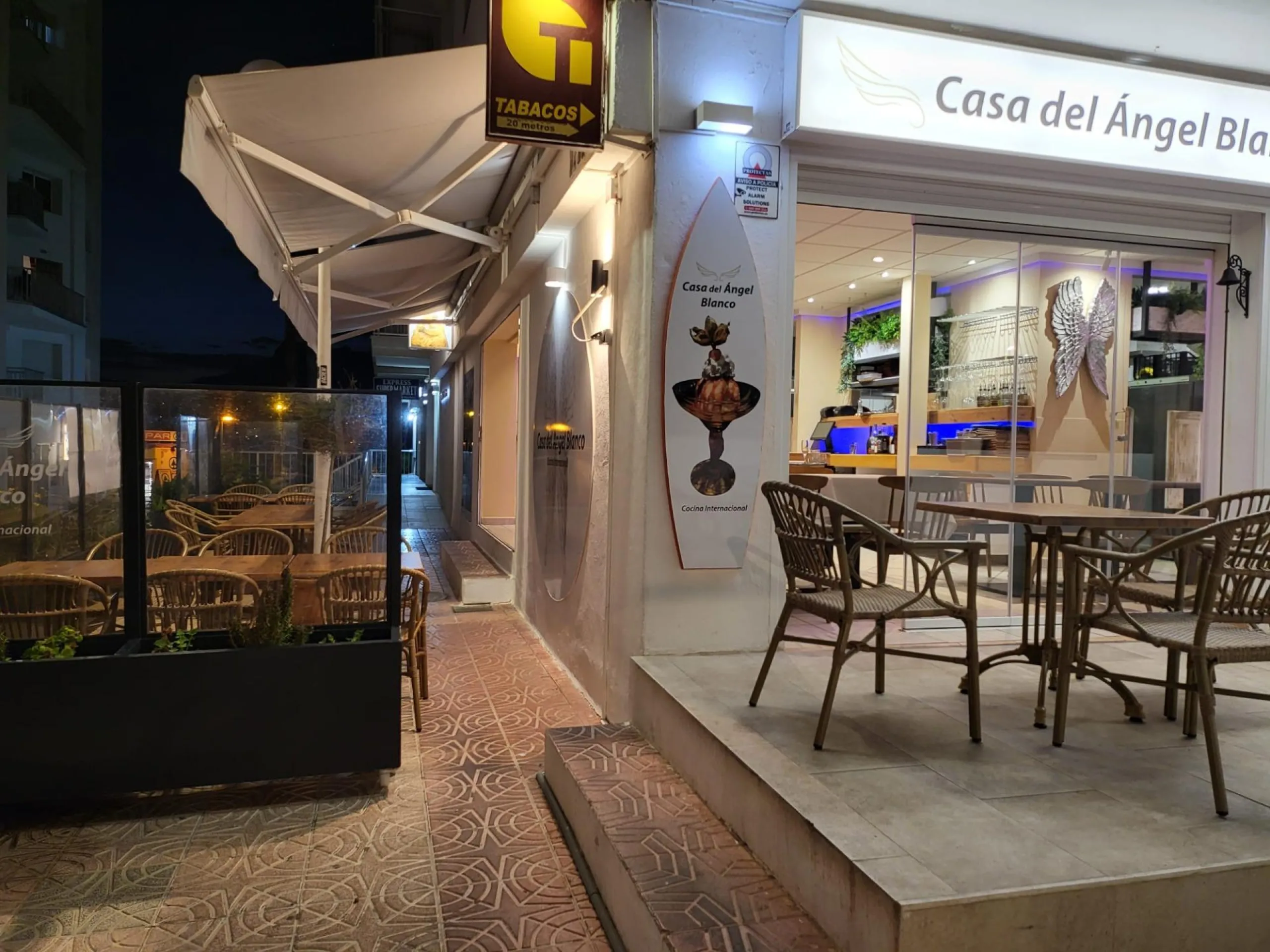 Unique opportunity in Calpe: beachfront restaurant ready to operate