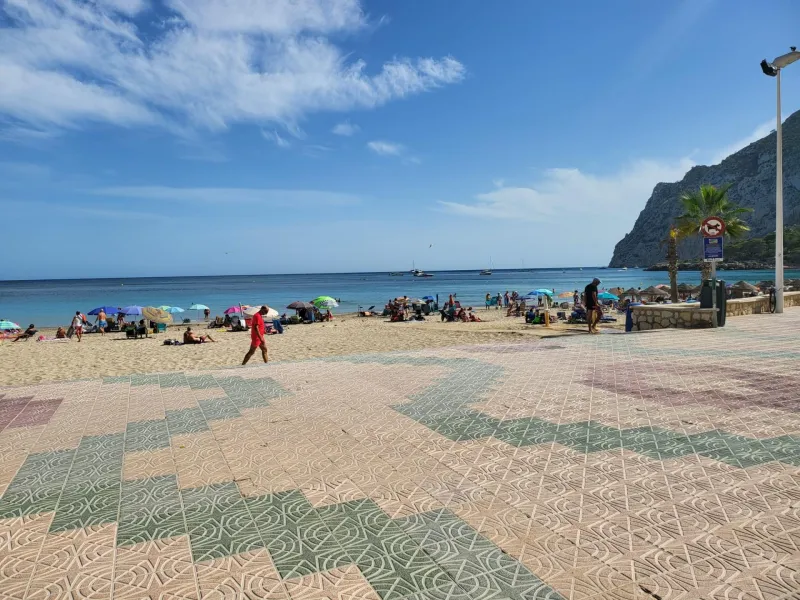 Unique opportunity in Calpe: beachfront restaurant ready to operate