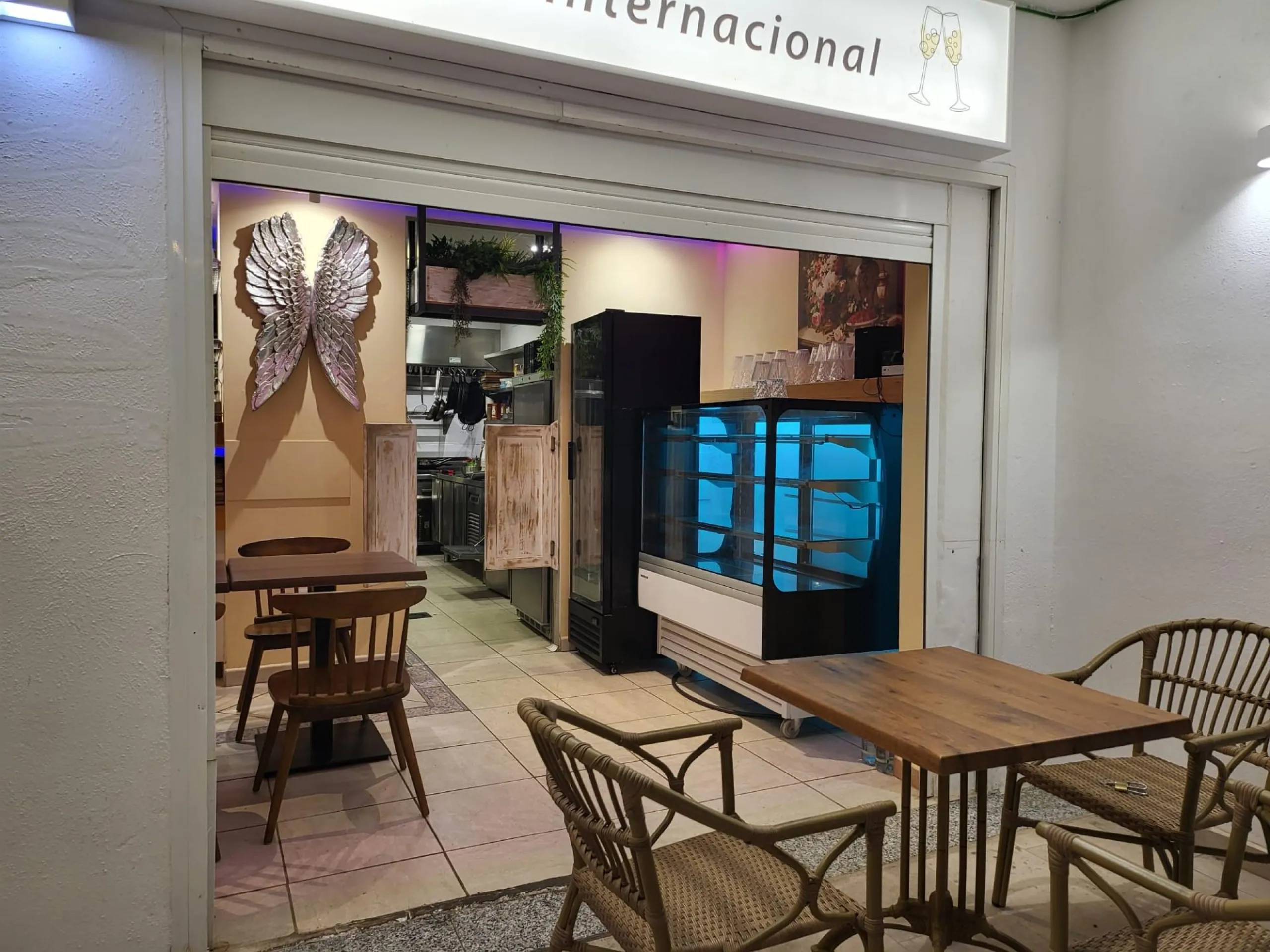 Unique opportunity in Calpe: beachfront restaurant ready to operate