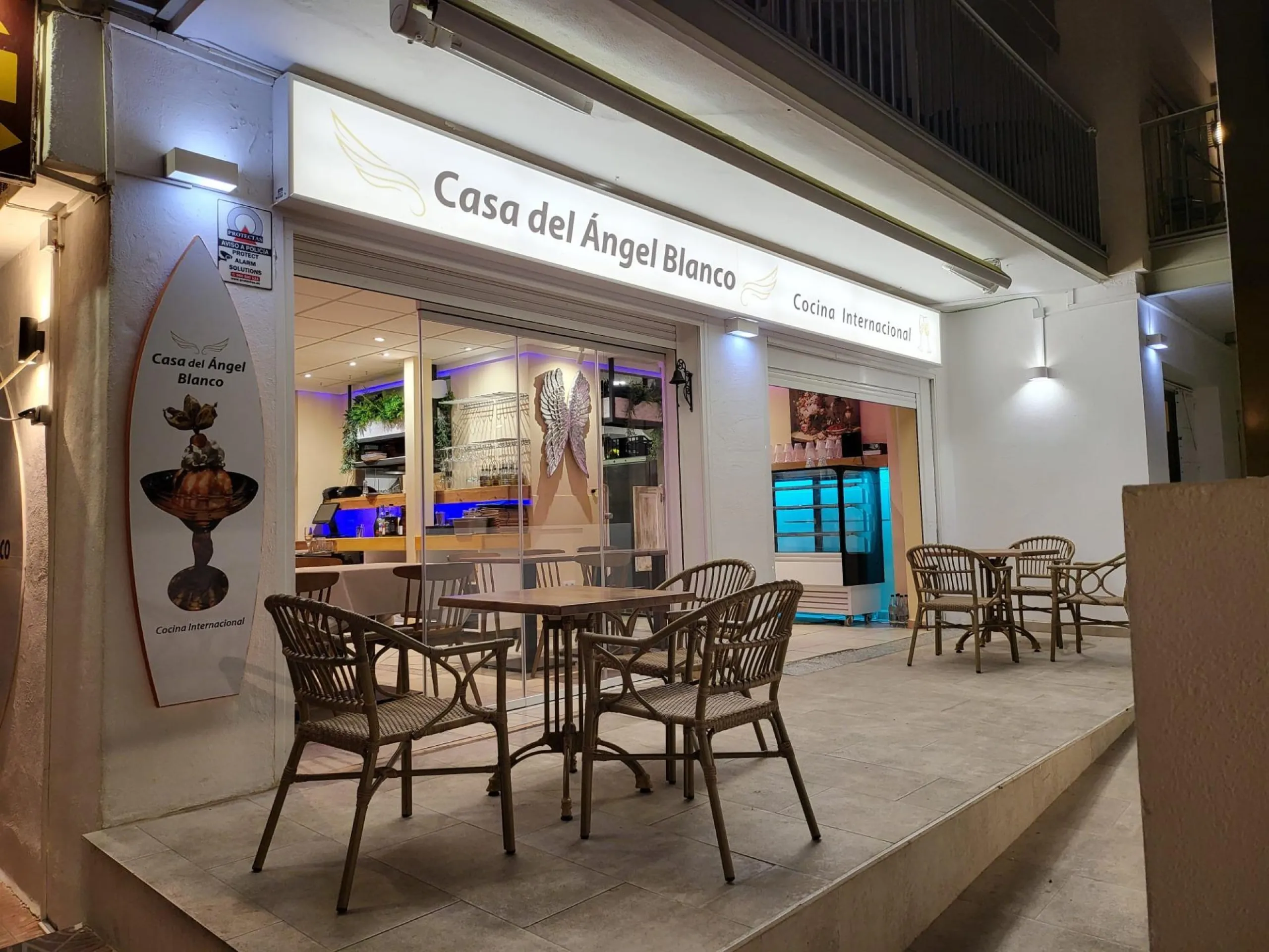 Unique opportunity in Calpe: beachfront restaurant ready to operate